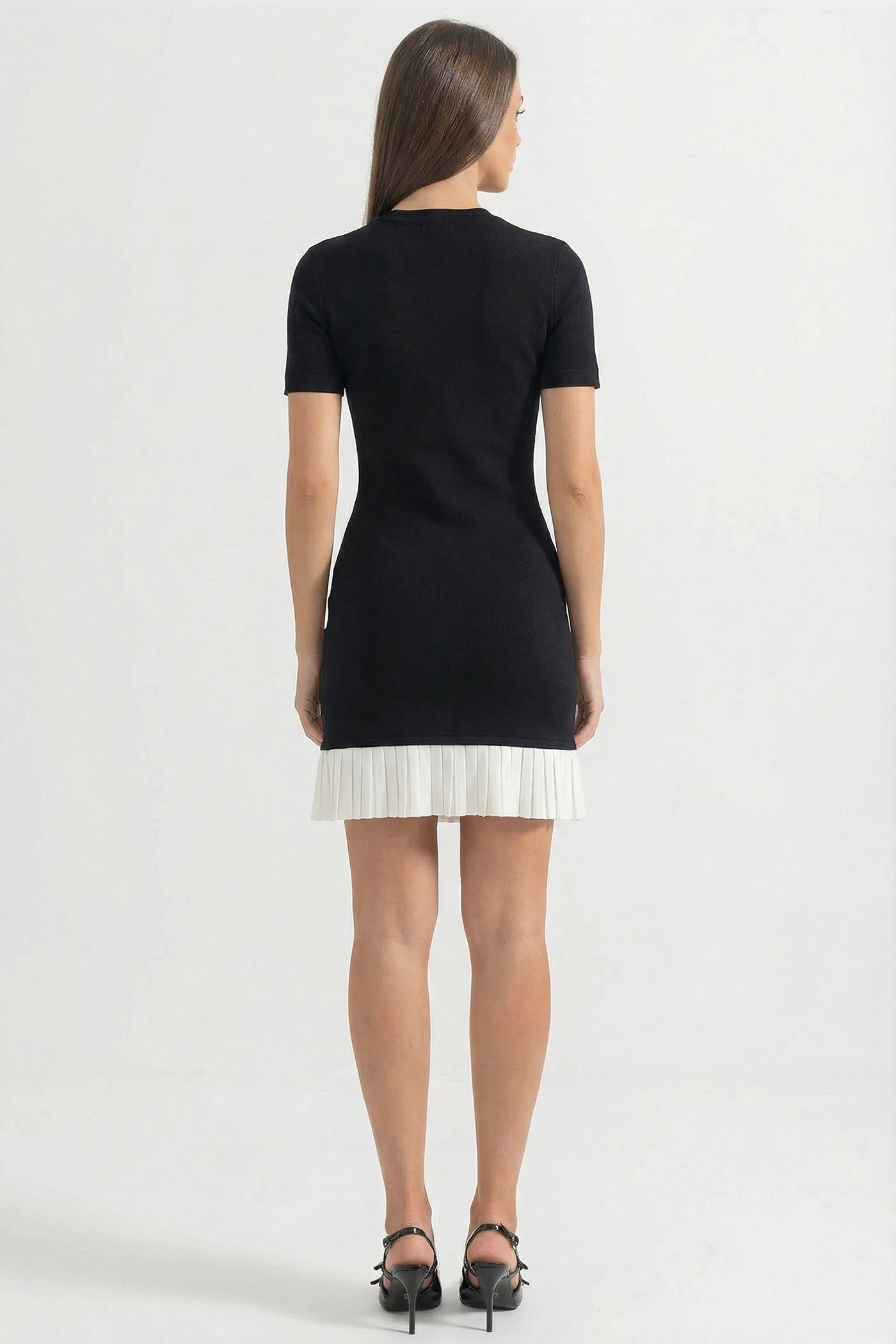 Robe Mini à Manches Courtes avec Ourlet Plissé Contrasté - Noir