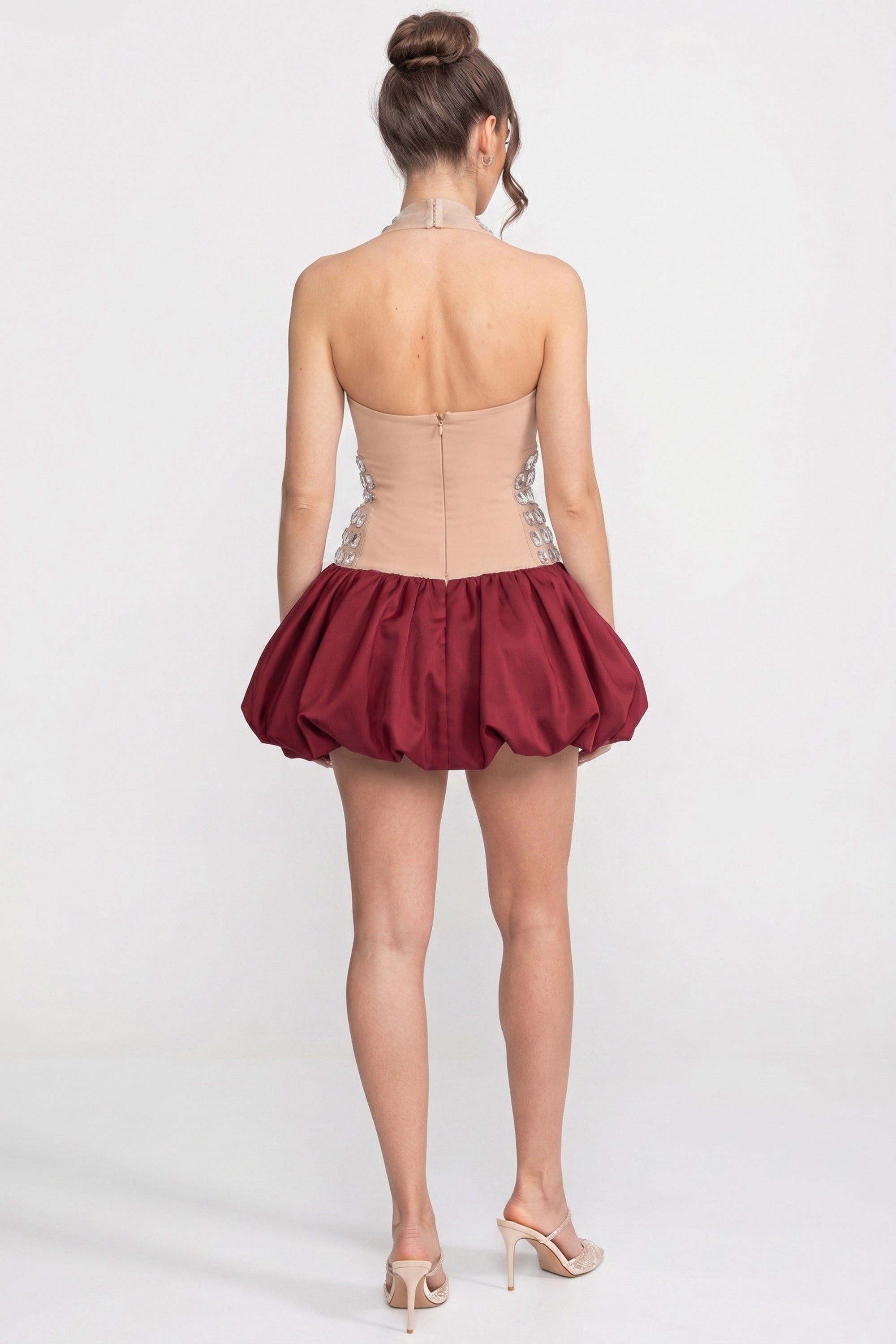 Robe courte à licou ornée de cristaux avec jupe boule - Rouge