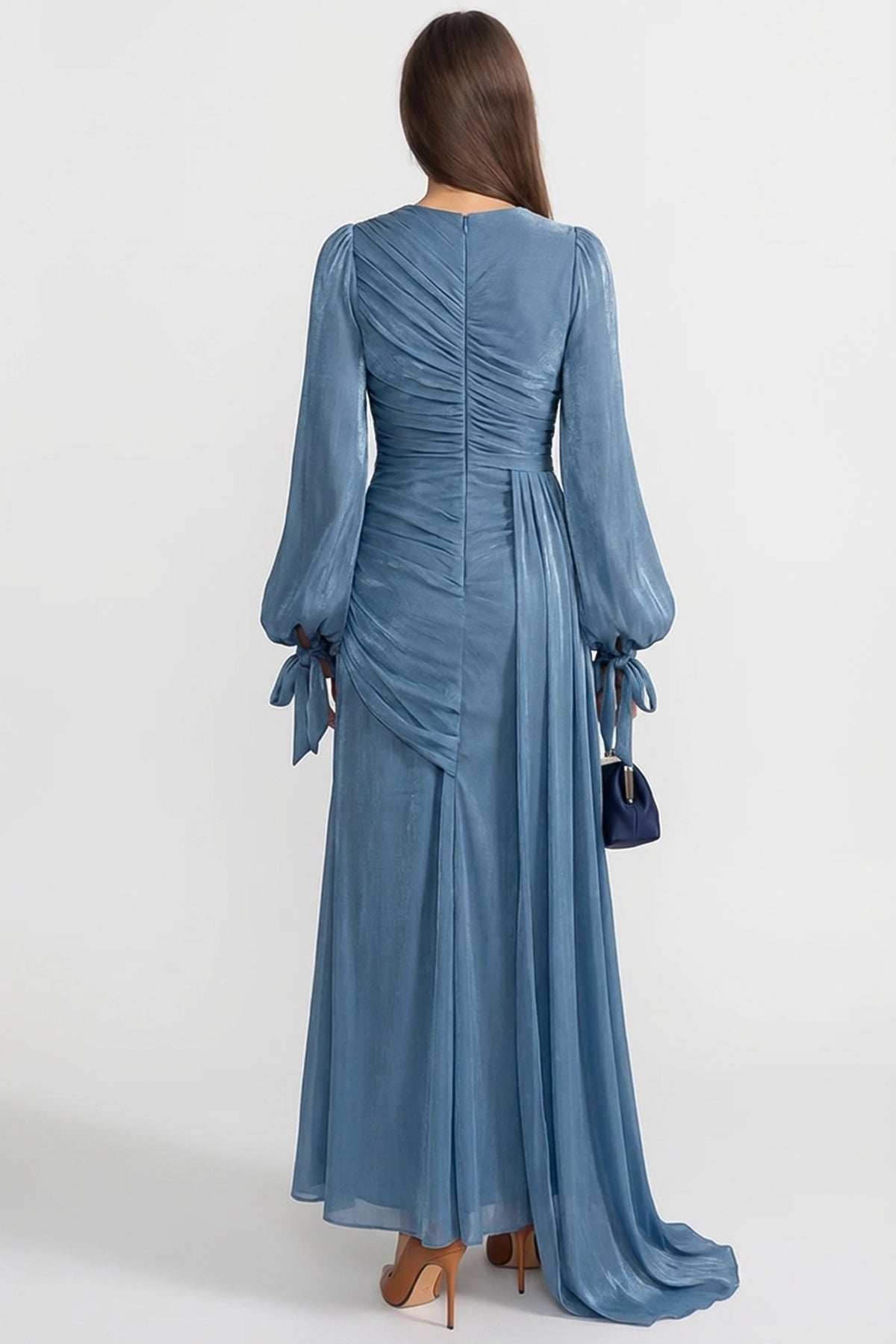 Robe longue drapée à manches longues avec taille froncée – baby blue