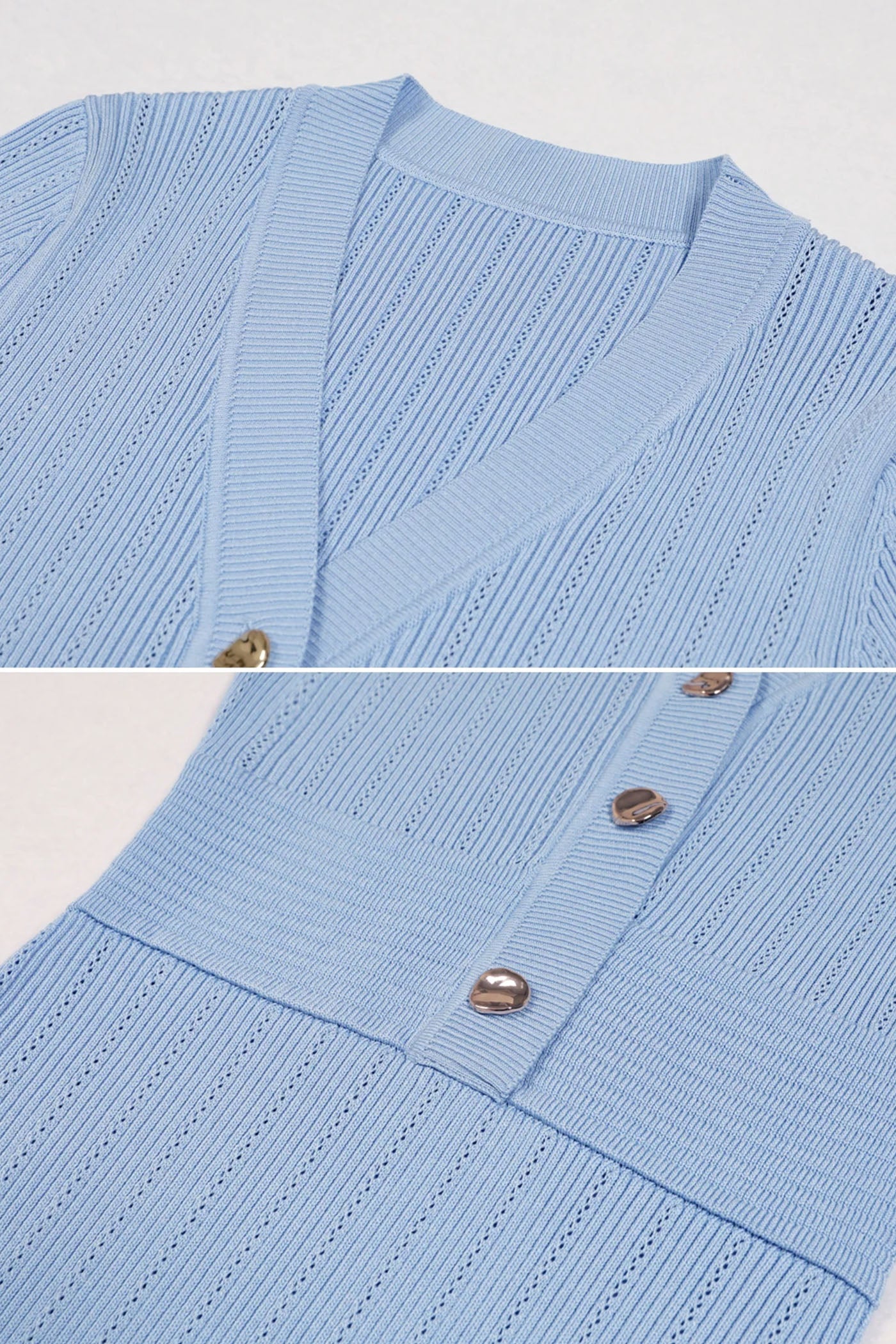 Robe midi à manches courtes côtelées avec décolleté en V et boutons dorés - Bleu