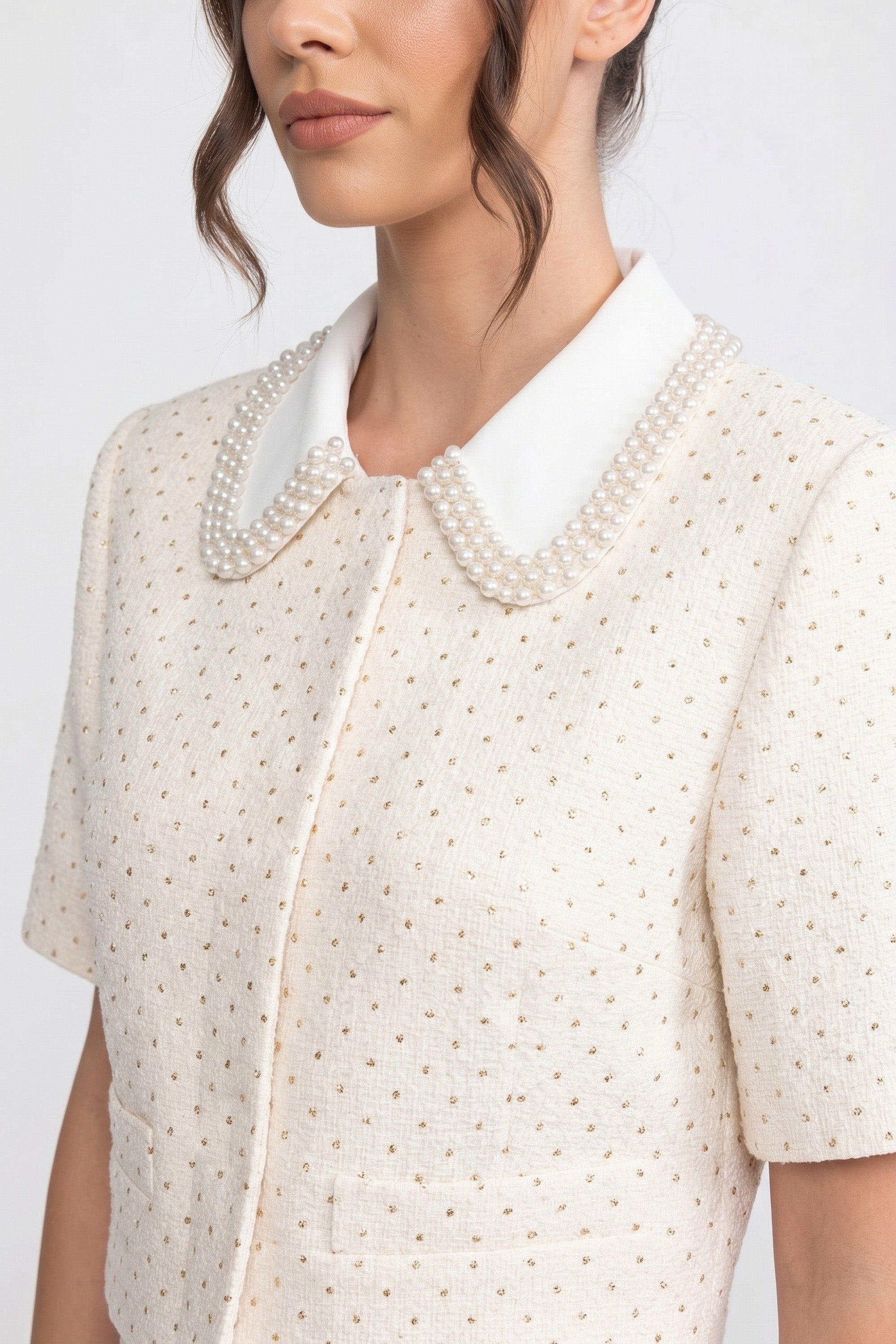 Veste courte en tweed ornée à manches courtes avec col en cristal - Ivoire