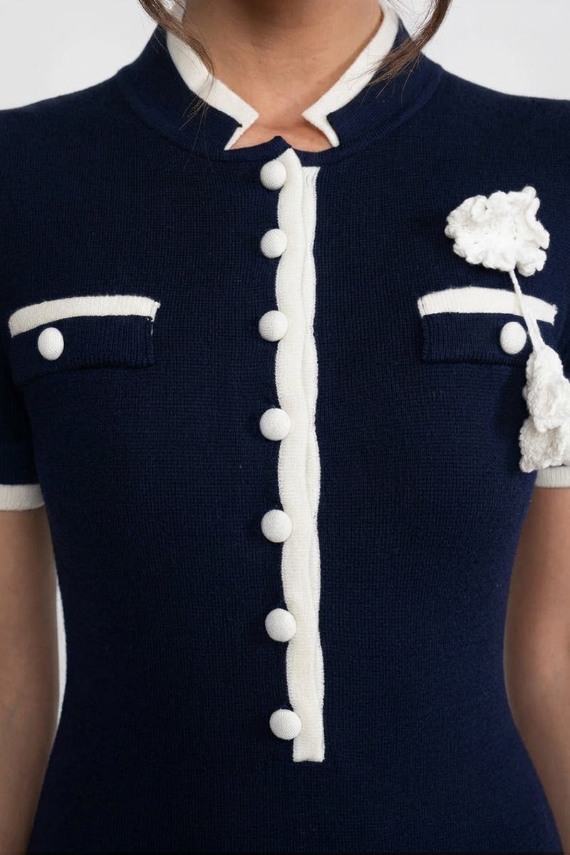 Robe midi en maille côtelée avec bordure contrastante et poches décoratives - marine