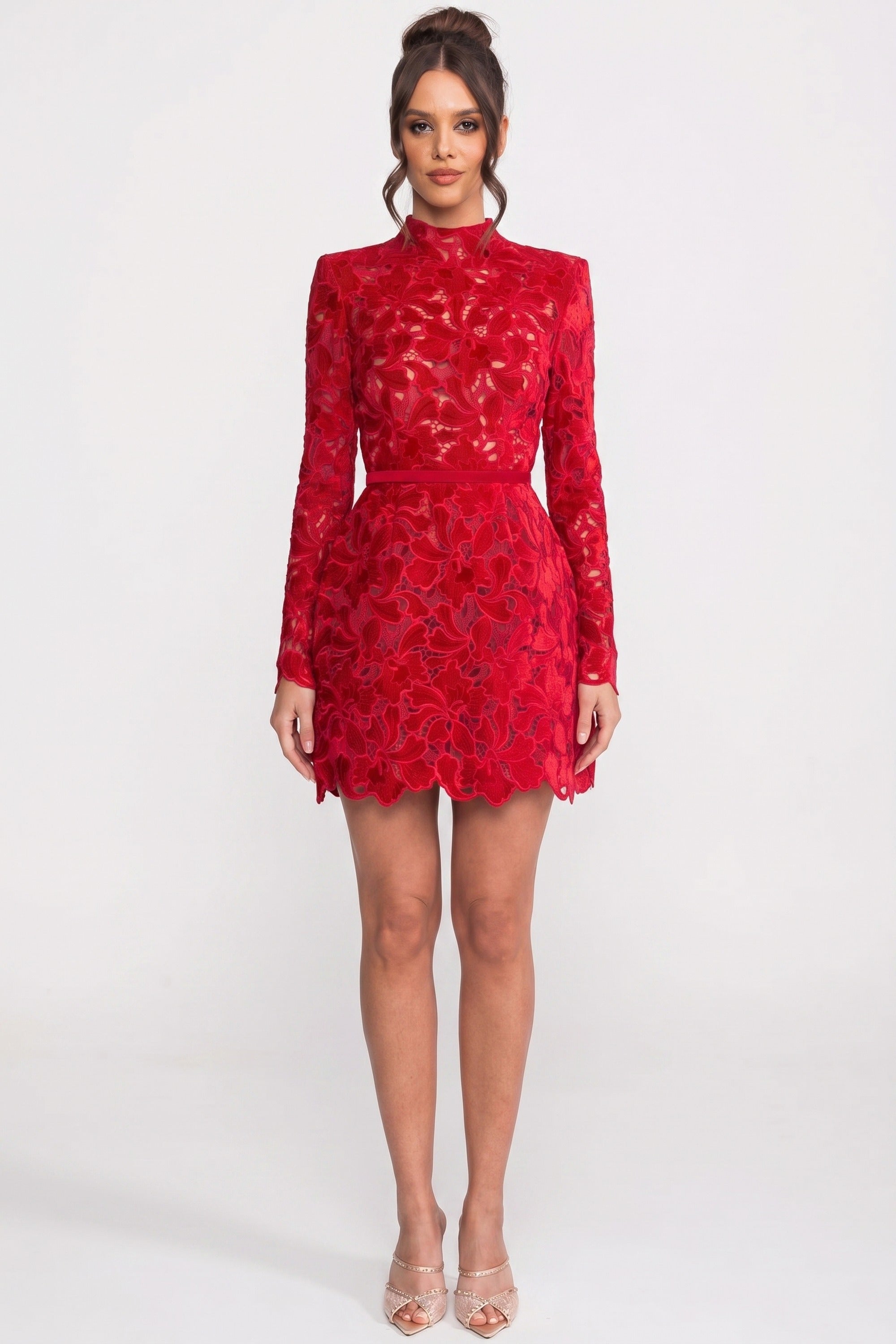 Robe mini en dentelle à manches longues avec col montant et ourlet festonné - Rouge