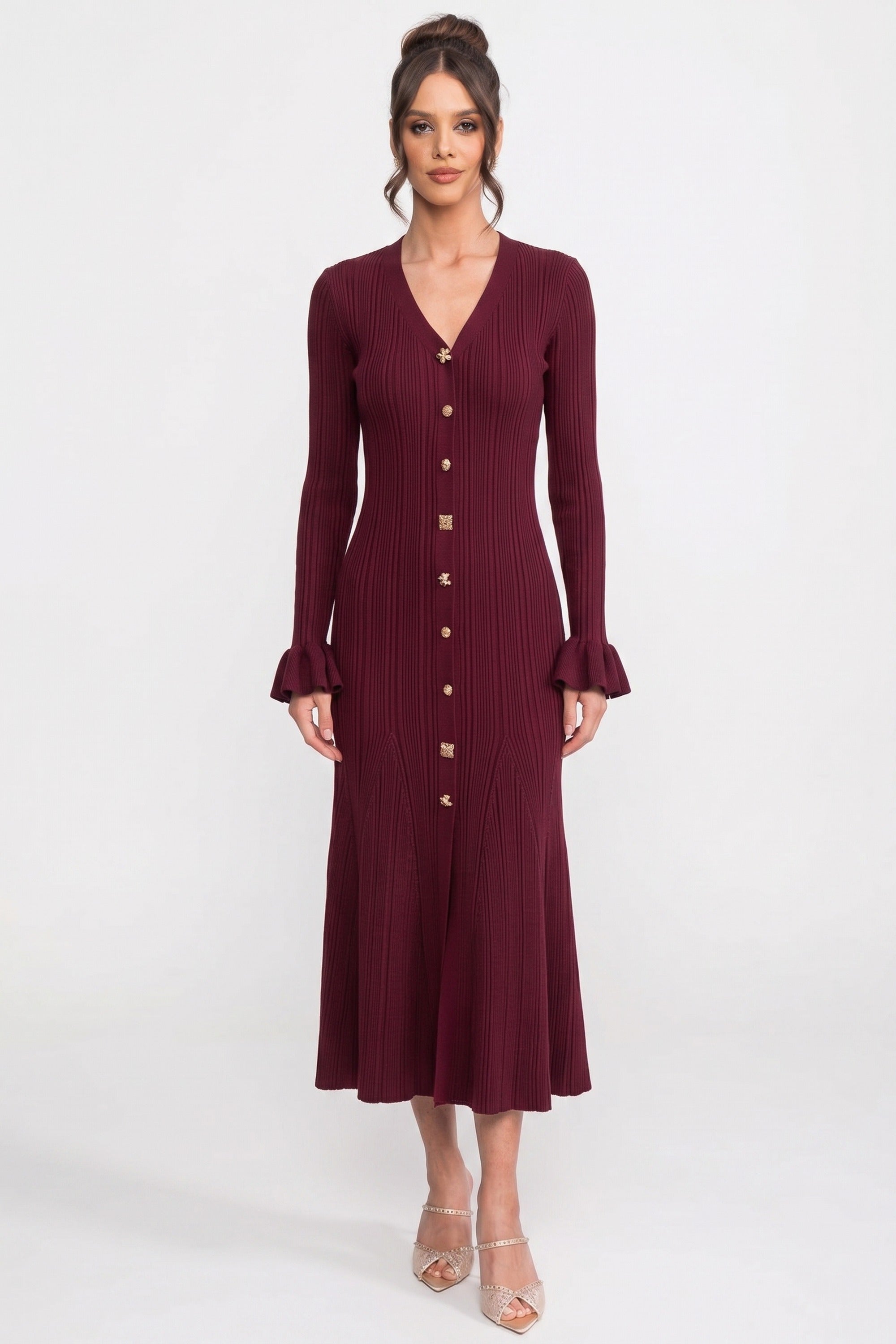 Robe maxi en maille côtelée à col en V et boutonnage sur le devant, avec poignets à volants - Burgundy