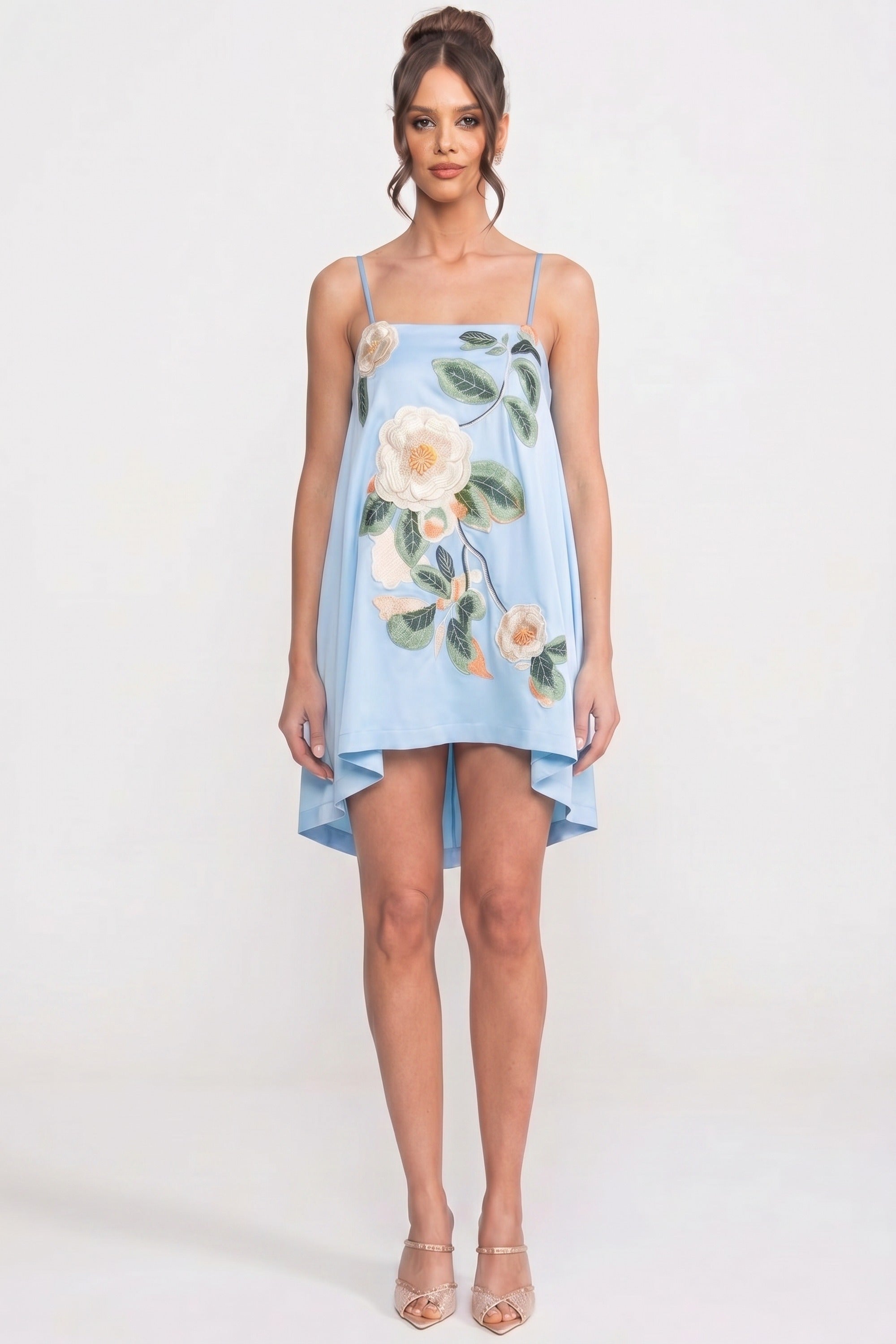Robe mini à fines bretelles avec appliqué floral 3D et jupe trapèze - Bleu