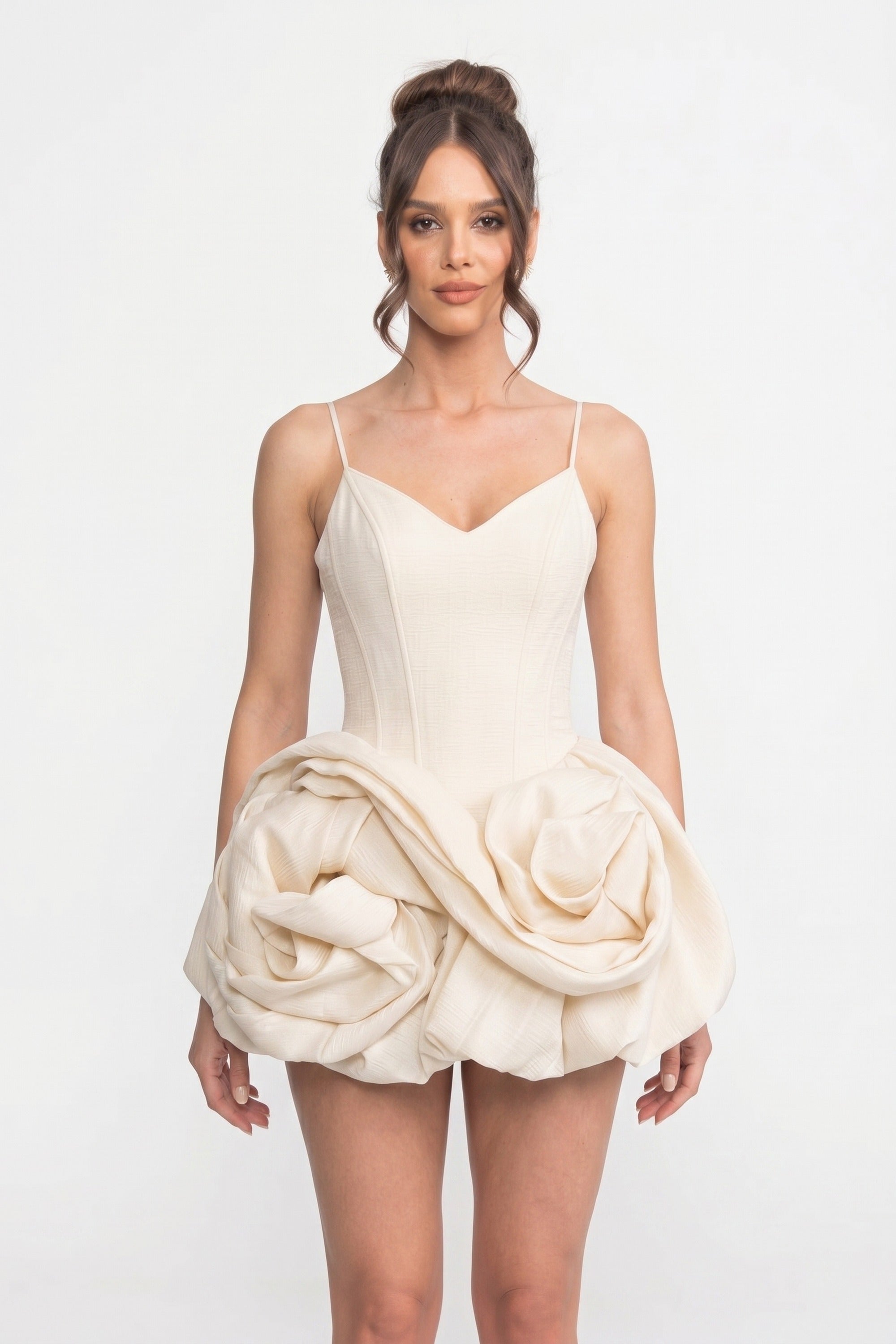 Mini-robe en velours à fines bretelles avec jupe rose 3D - Ivoire
