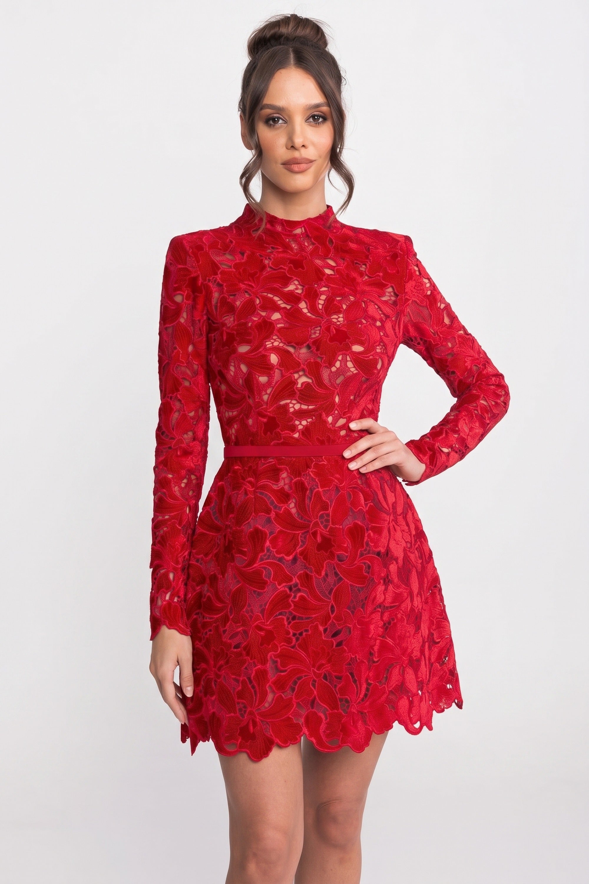 Robe mini en dentelle à manches longues avec col montant et ourlet festonné - Rouge