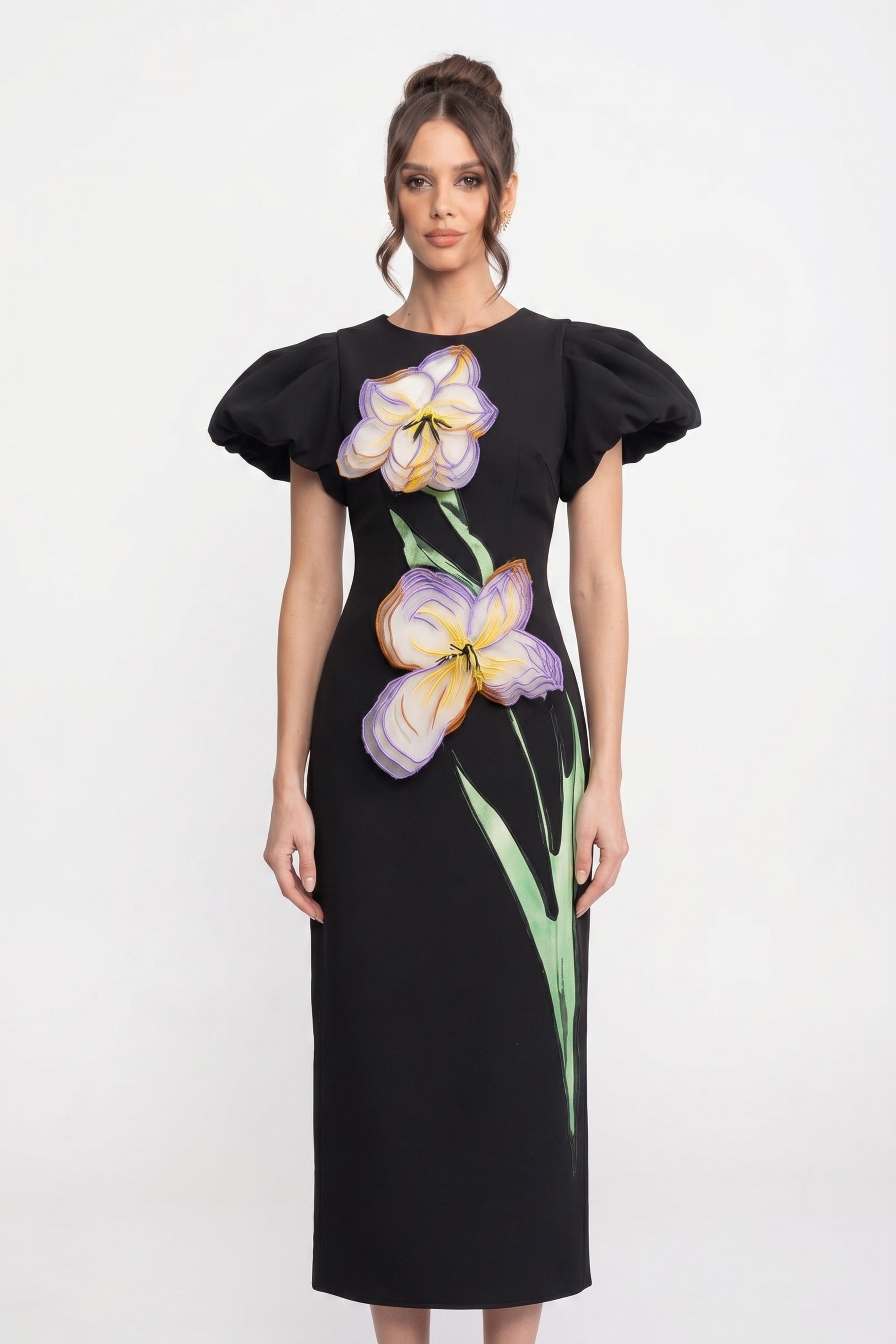 Robe longue structurée à épaules marquées avec appliqué floral d’iris 3D - Noir