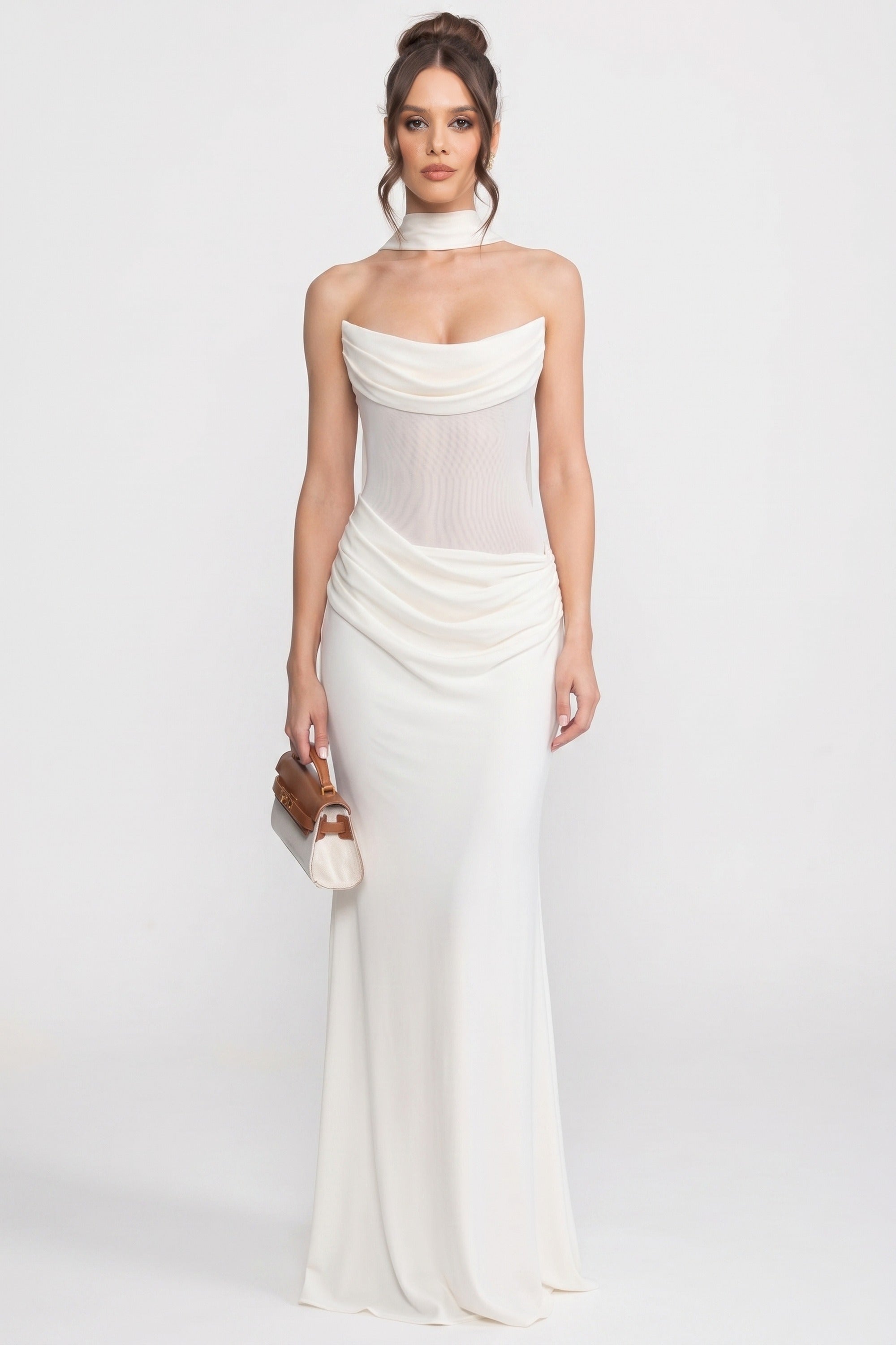 Robe longue drapée bustier avec encolure bénitier et écharpe transparente - blanc