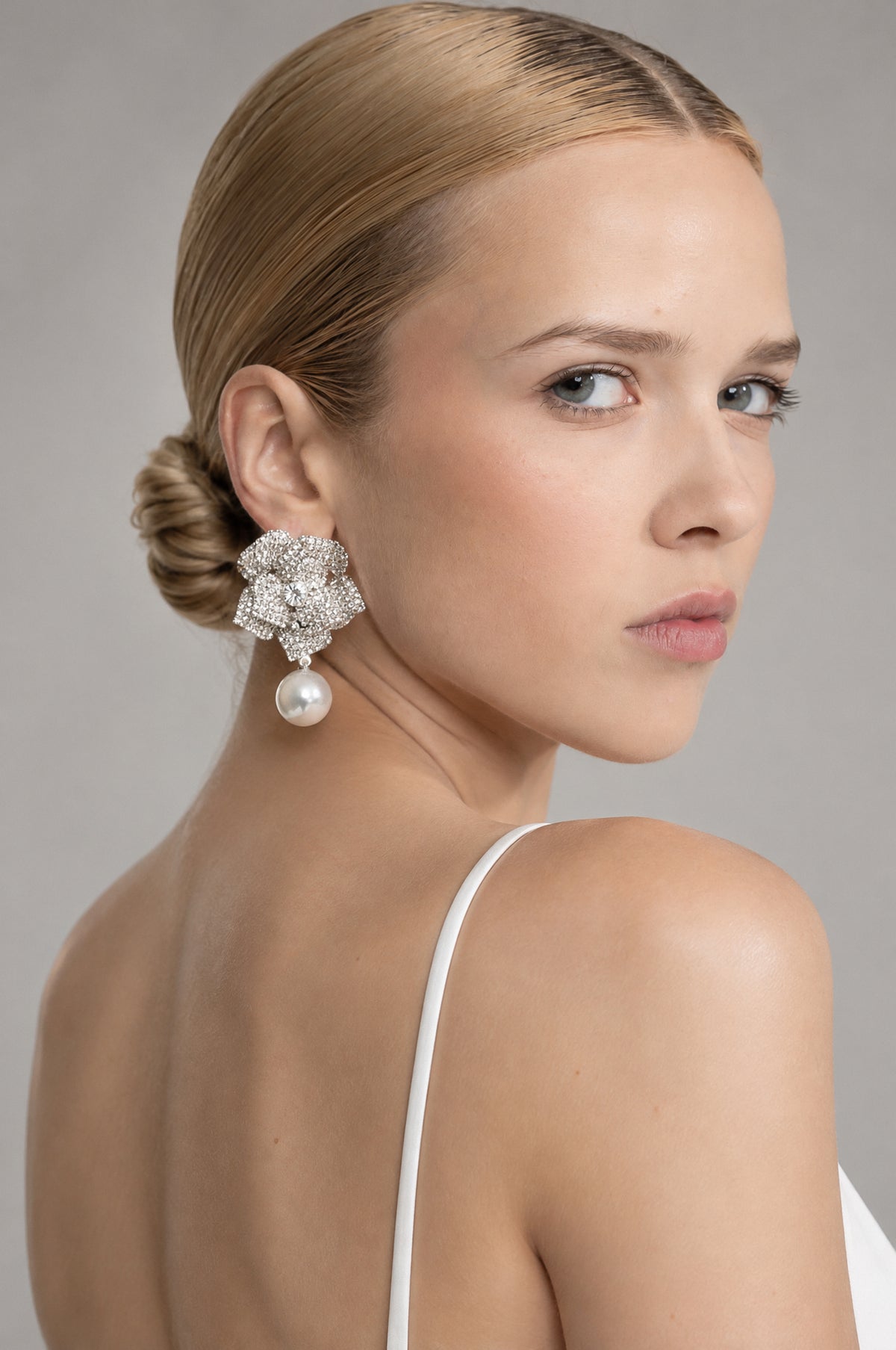 Boucles d’oreilles pendantes Crystal Camellia Pearl - argent