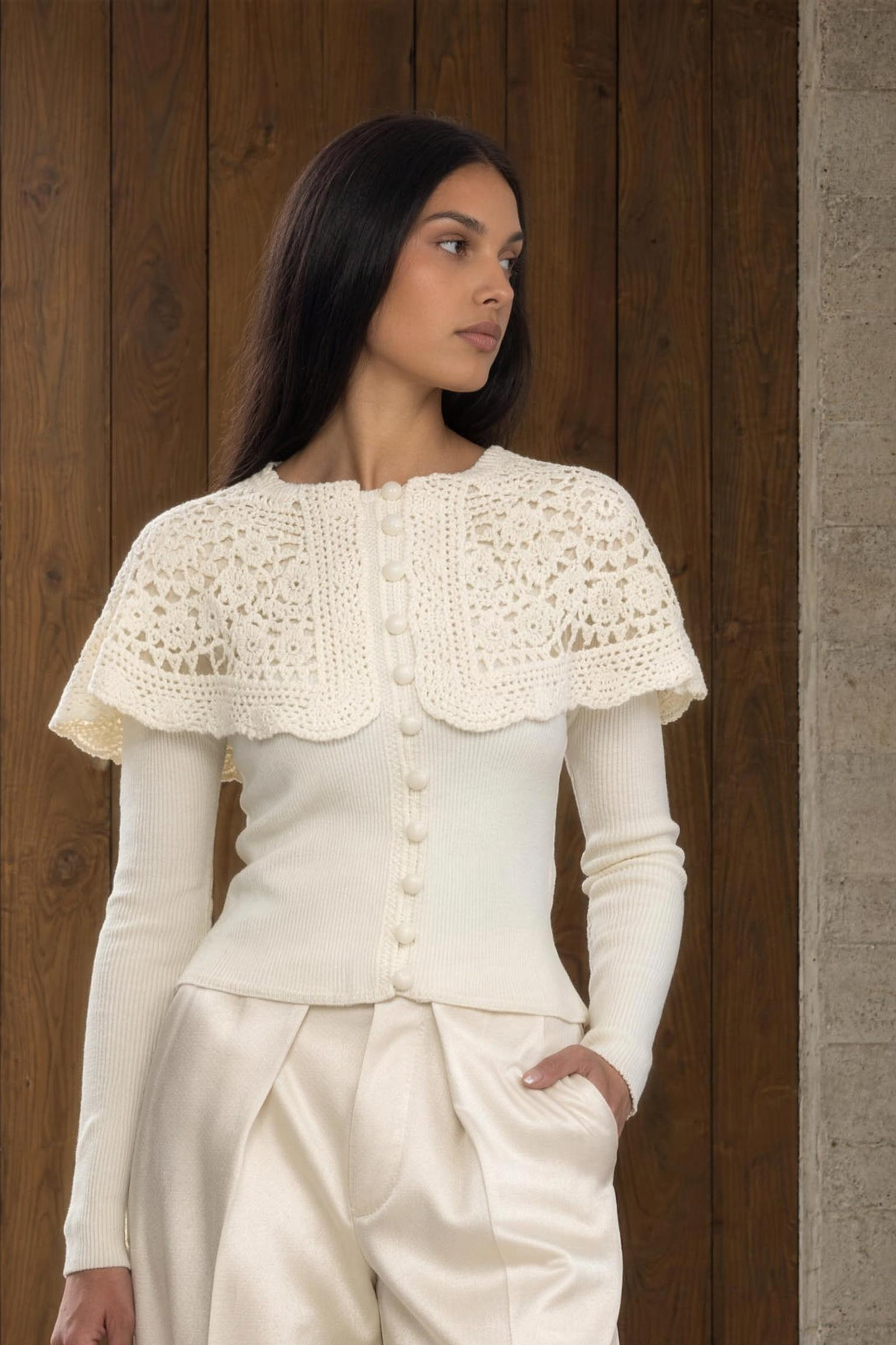 Cardigan en maille côtelée à col capelet crocheté - Ivoire