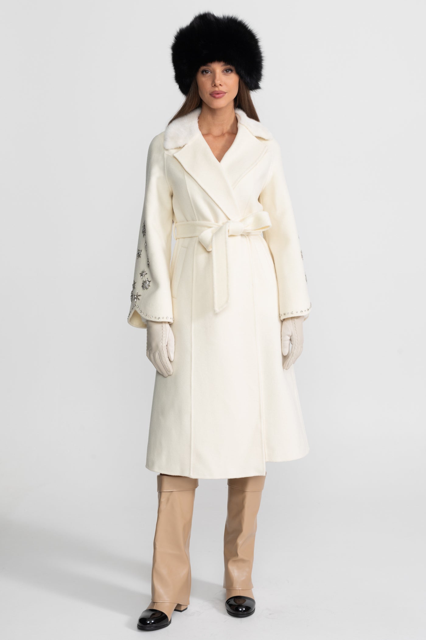 Manteau en laine orné avec col en fourrure de renard – Ivoire