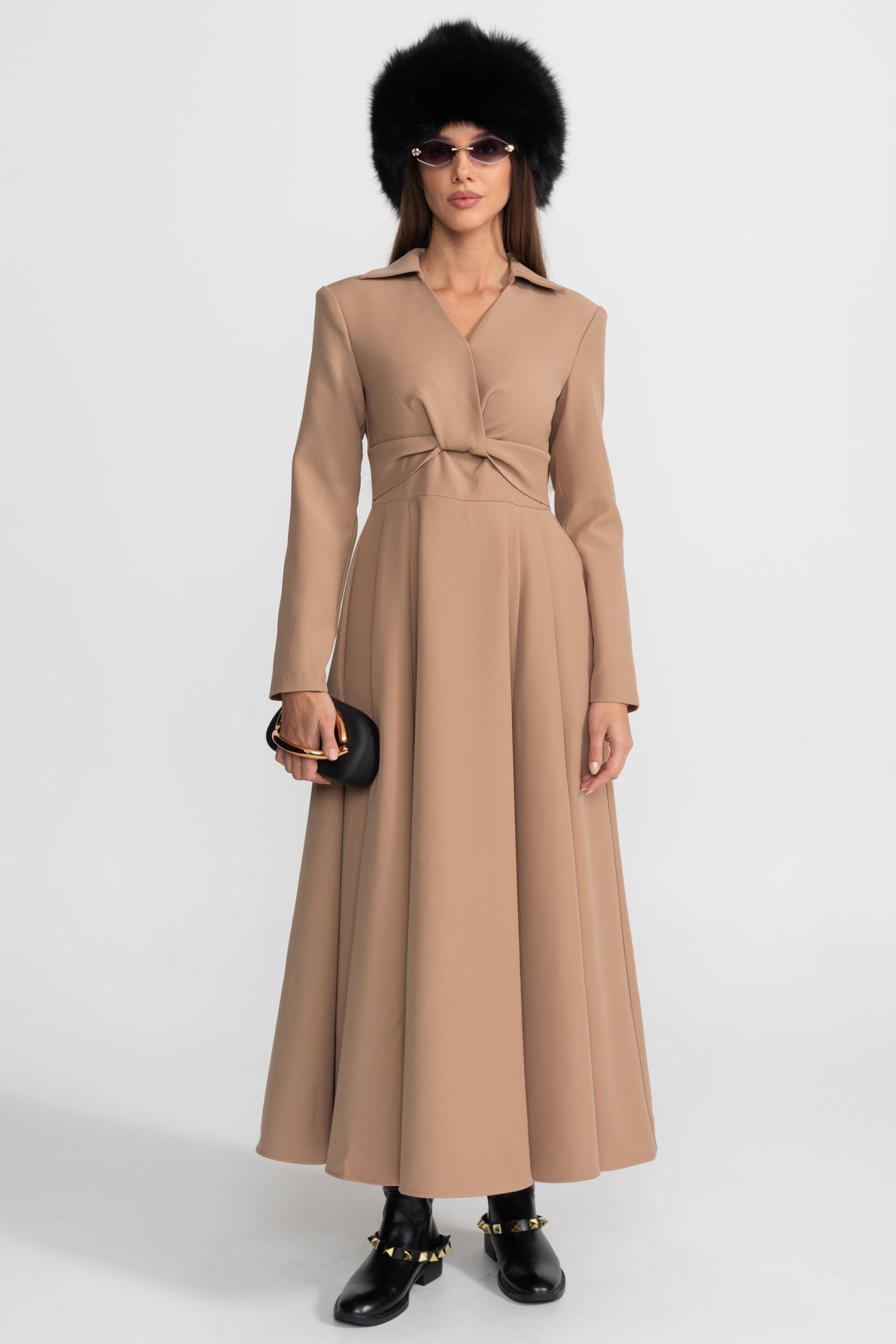 Robe à manches longues avec détail noué à la taille – Camel