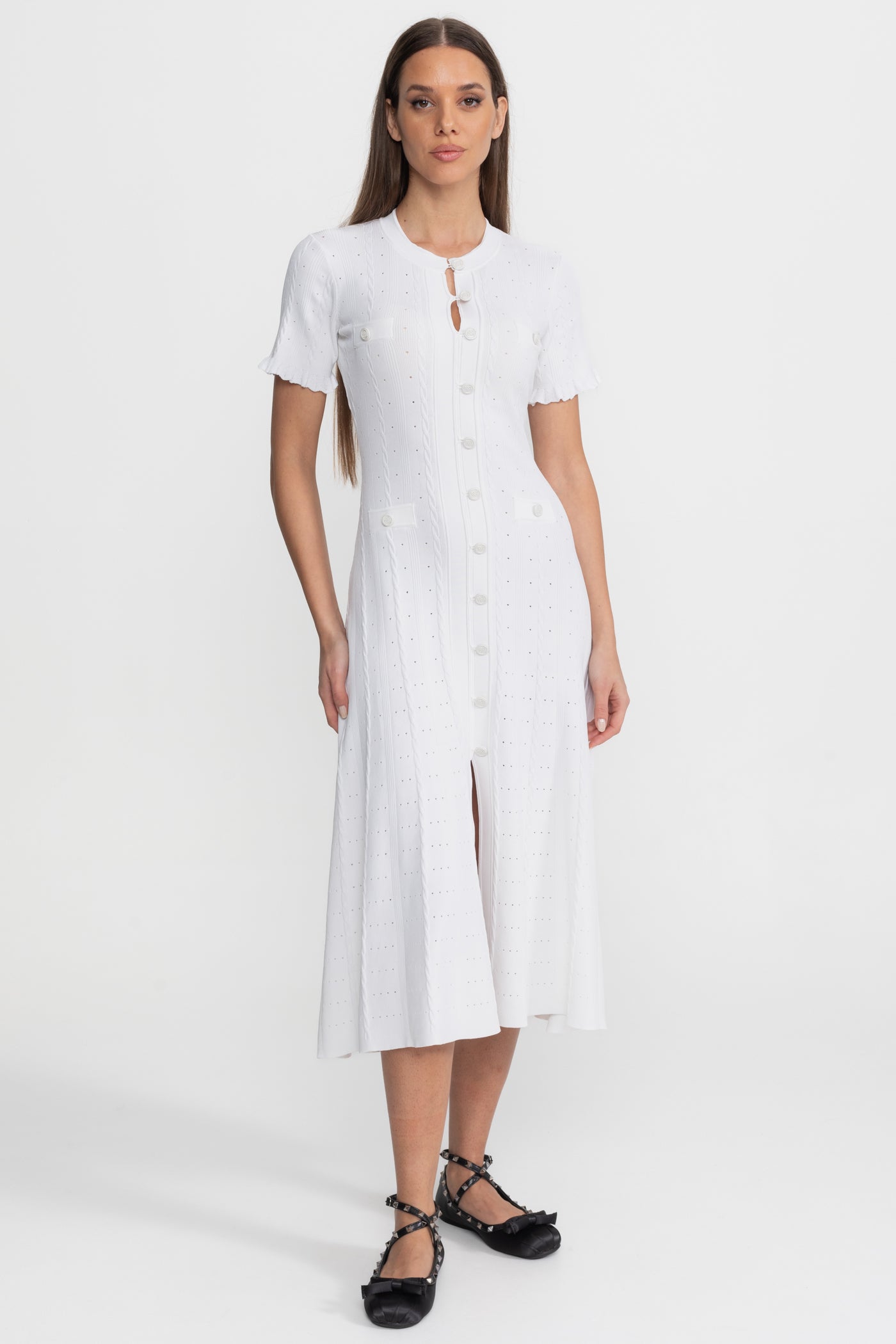 Robe midi en maille boutonnée à l'avant avec manches festonnées – Blanc