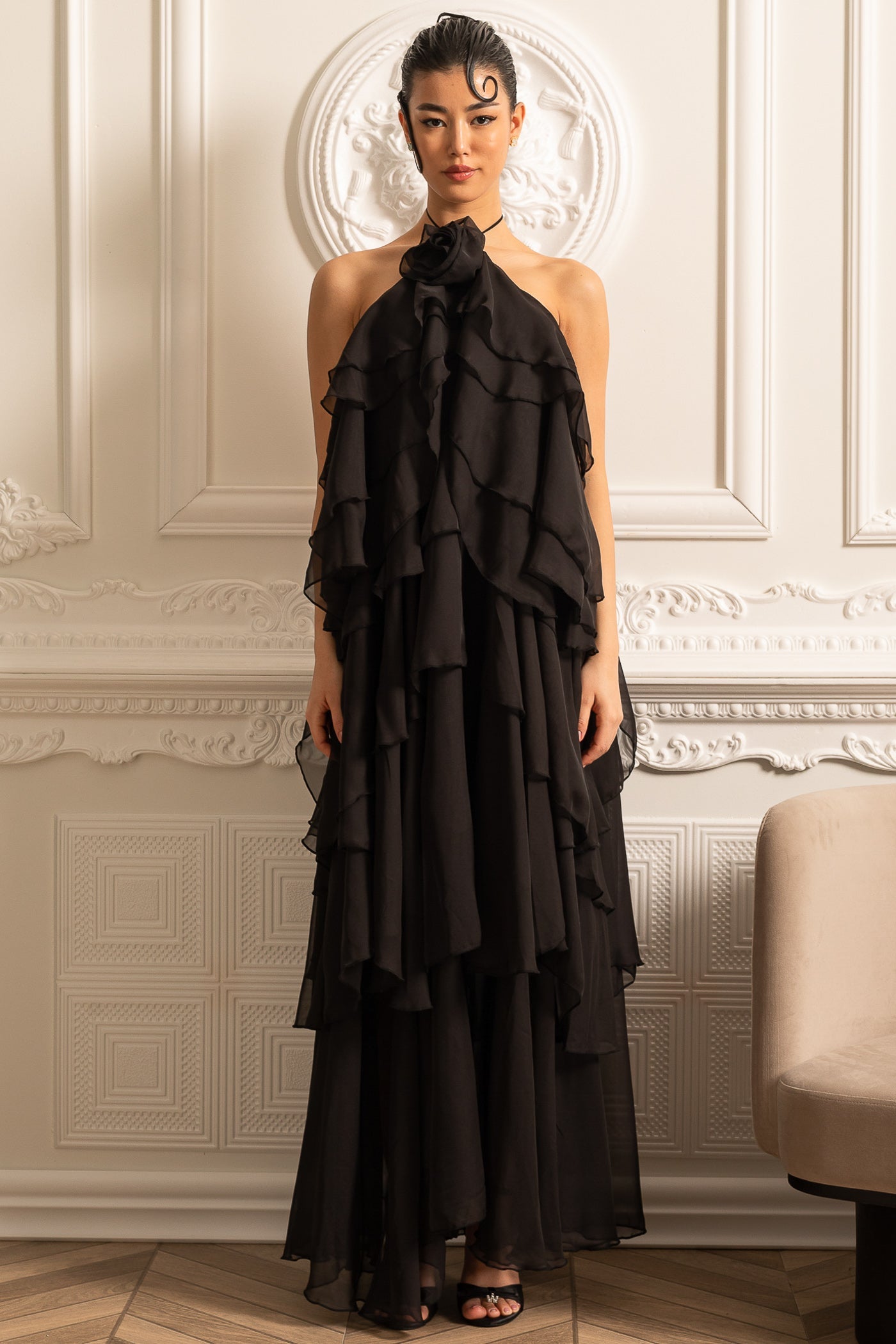 Robe à volants superposés à dos nu avec fleur décorative à l'encolure - Noir