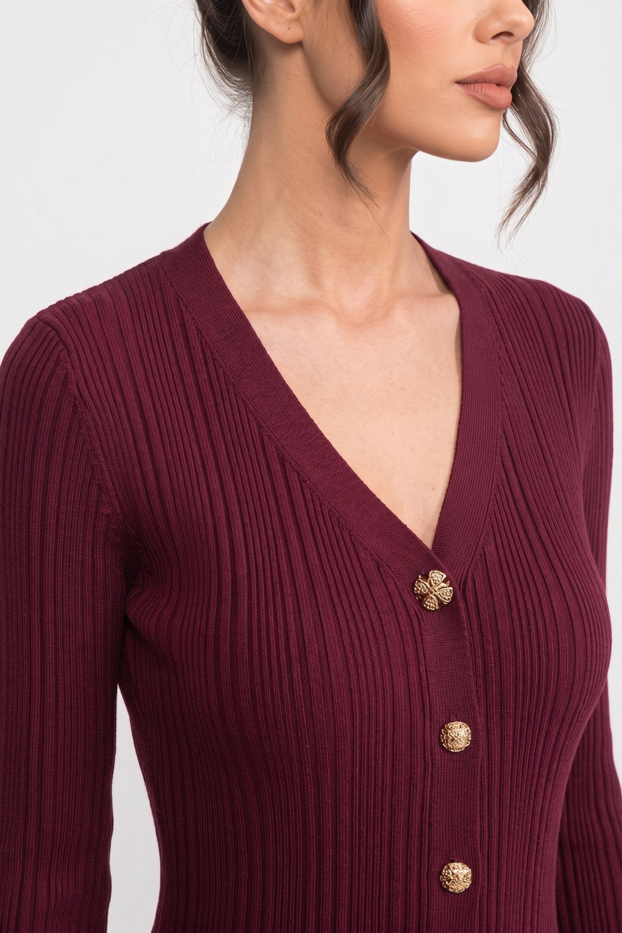 Robe maxi en maille côtelée à col en V et boutonnage sur le devant, avec poignets à volants - Burgundy