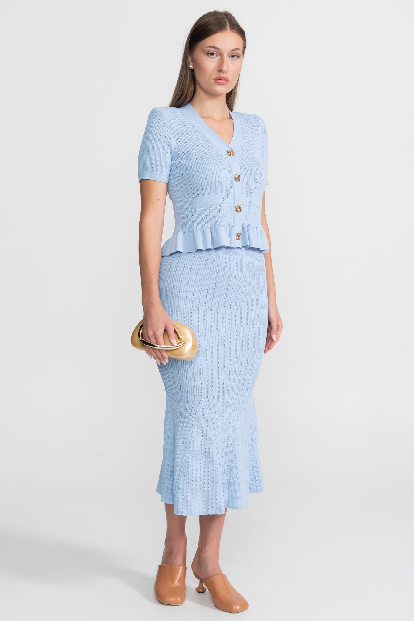 Coordonné en maille midi avec taille peplum et boutons dorés – Baby Blue