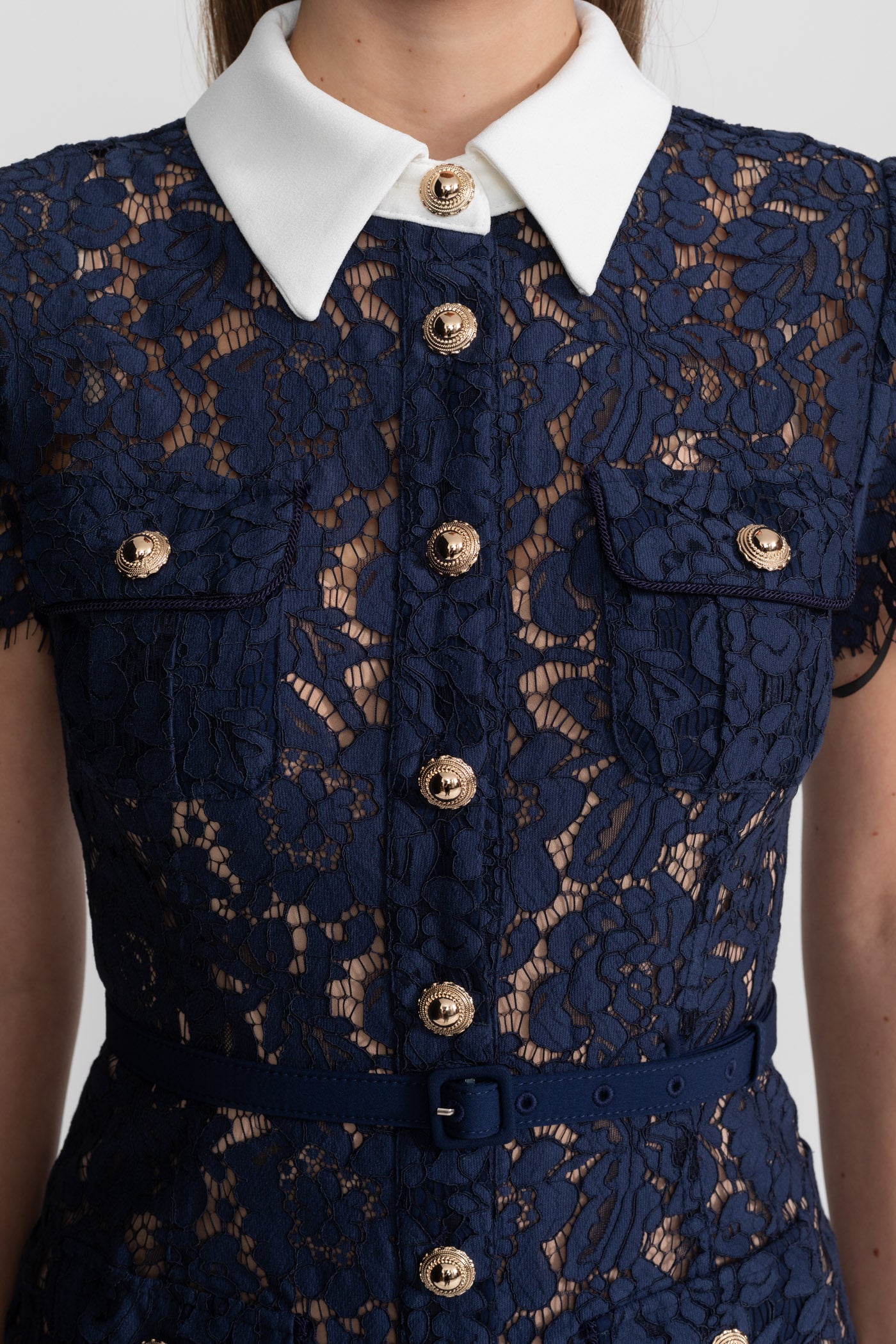 Robe Midi en Dentelle Florale avec Col Tailleur et Taille Ceinturée - Bleu Marine
