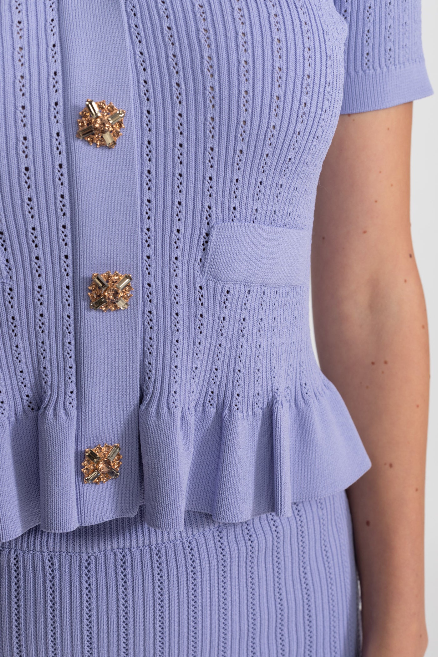 Ensemble Midi en Maille avec Taille Peplum et Boutons Dorés – Lilas