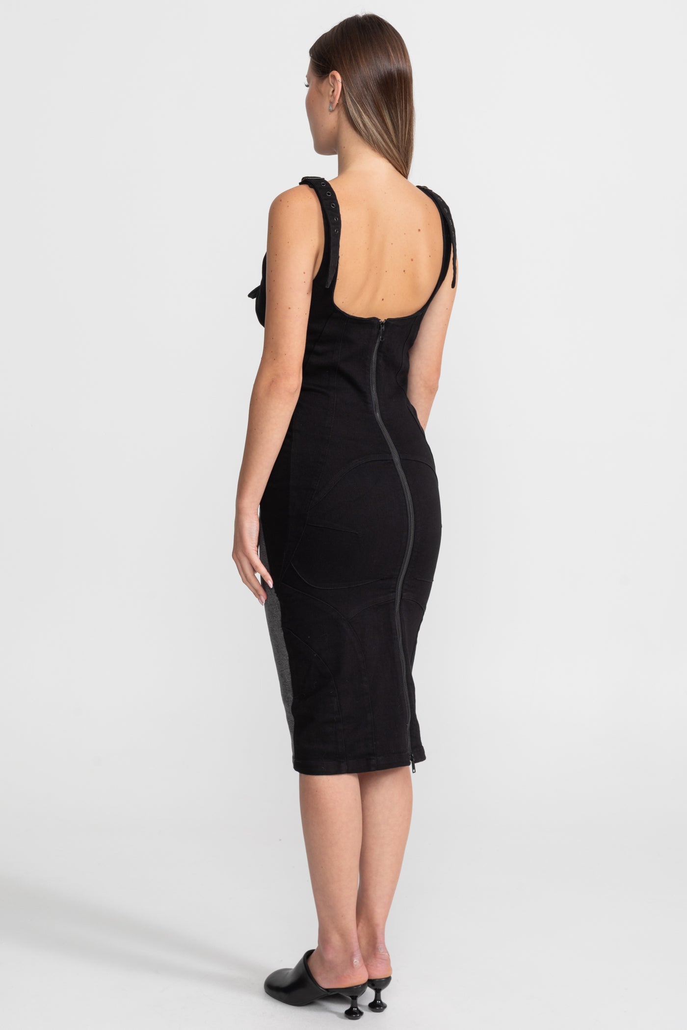 Robe Midi en Denim à Panneaux avec Ceintures Bouclées – Charbon