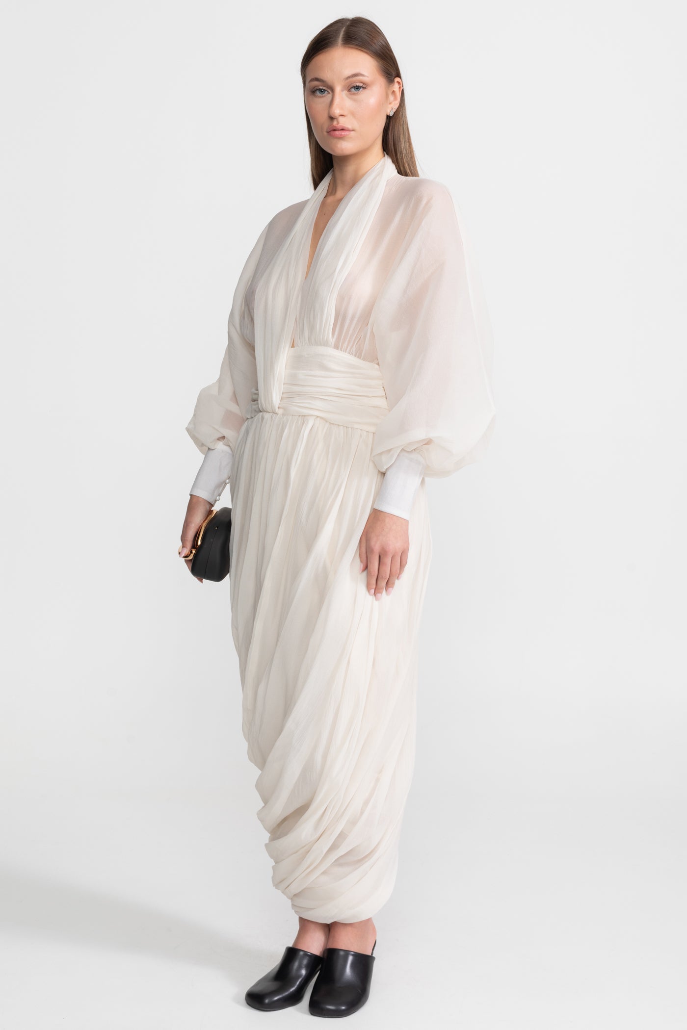 Robe Maxi en Chiffon Drapé avec Manches Longues Bishop – Ivoire