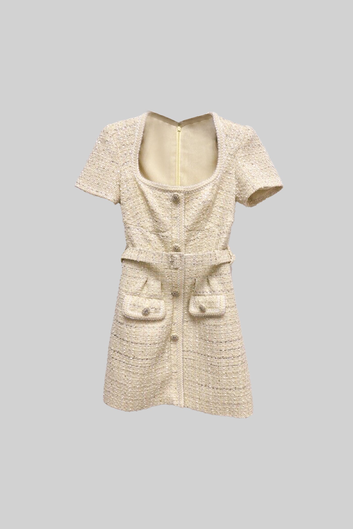 Robe Mini Texturée Avec Ceinture Assortie Et Broche Florale - Beige
