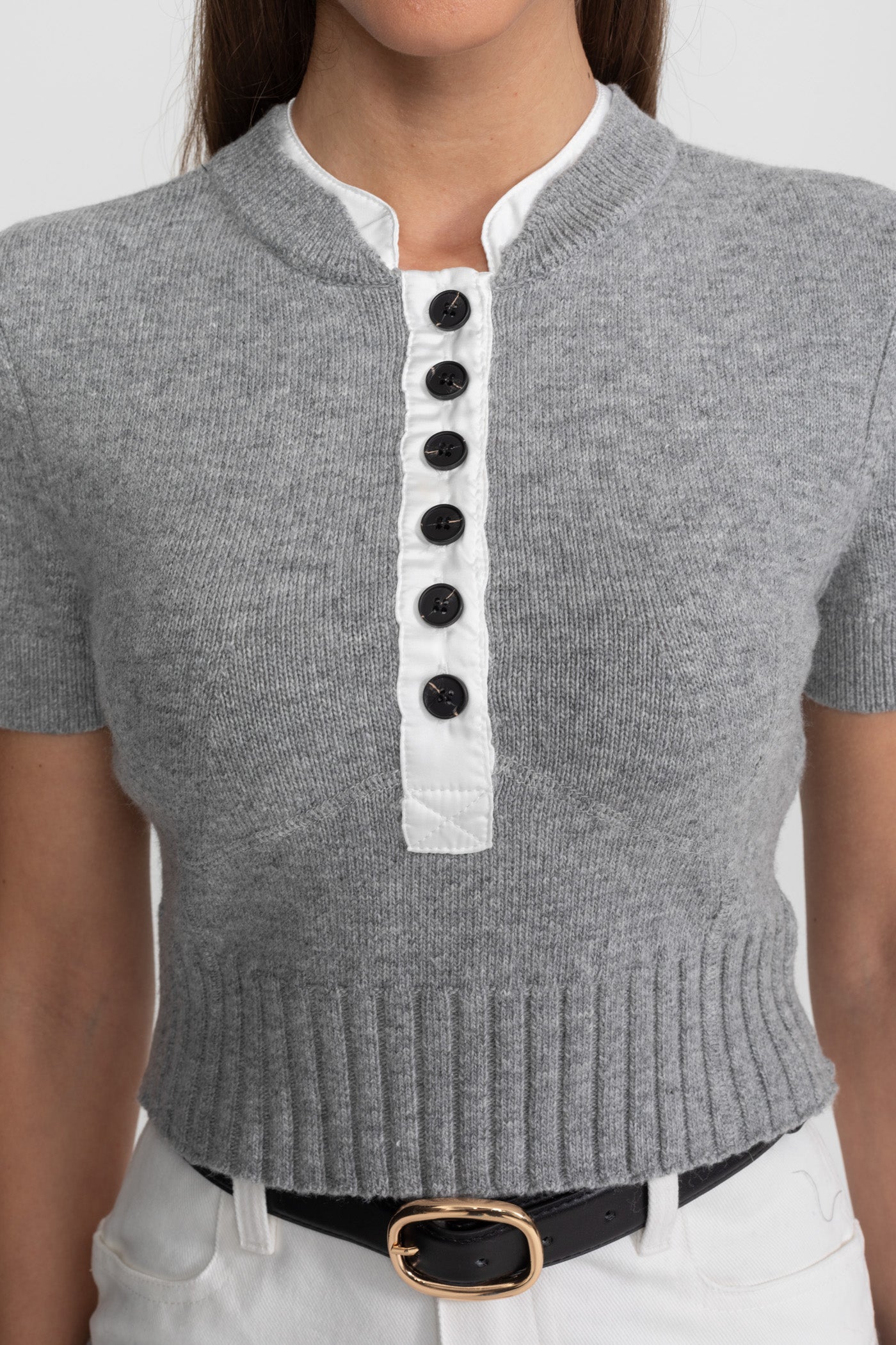 Ensemble tricoté coordonné avec insert de chemise contrastée – Gris