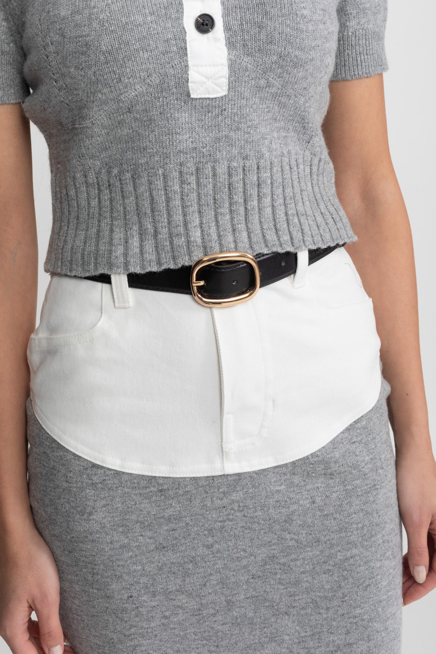 Ensemble tricoté coordonné avec insert de chemise contrastée – Gris