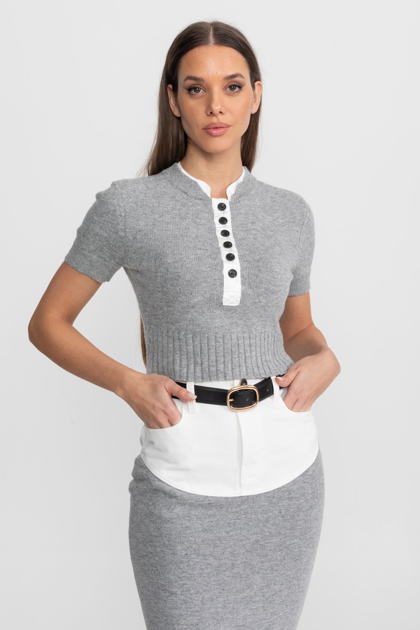 Ensemble tricoté coordonné avec insert de chemise contrastée – Gris