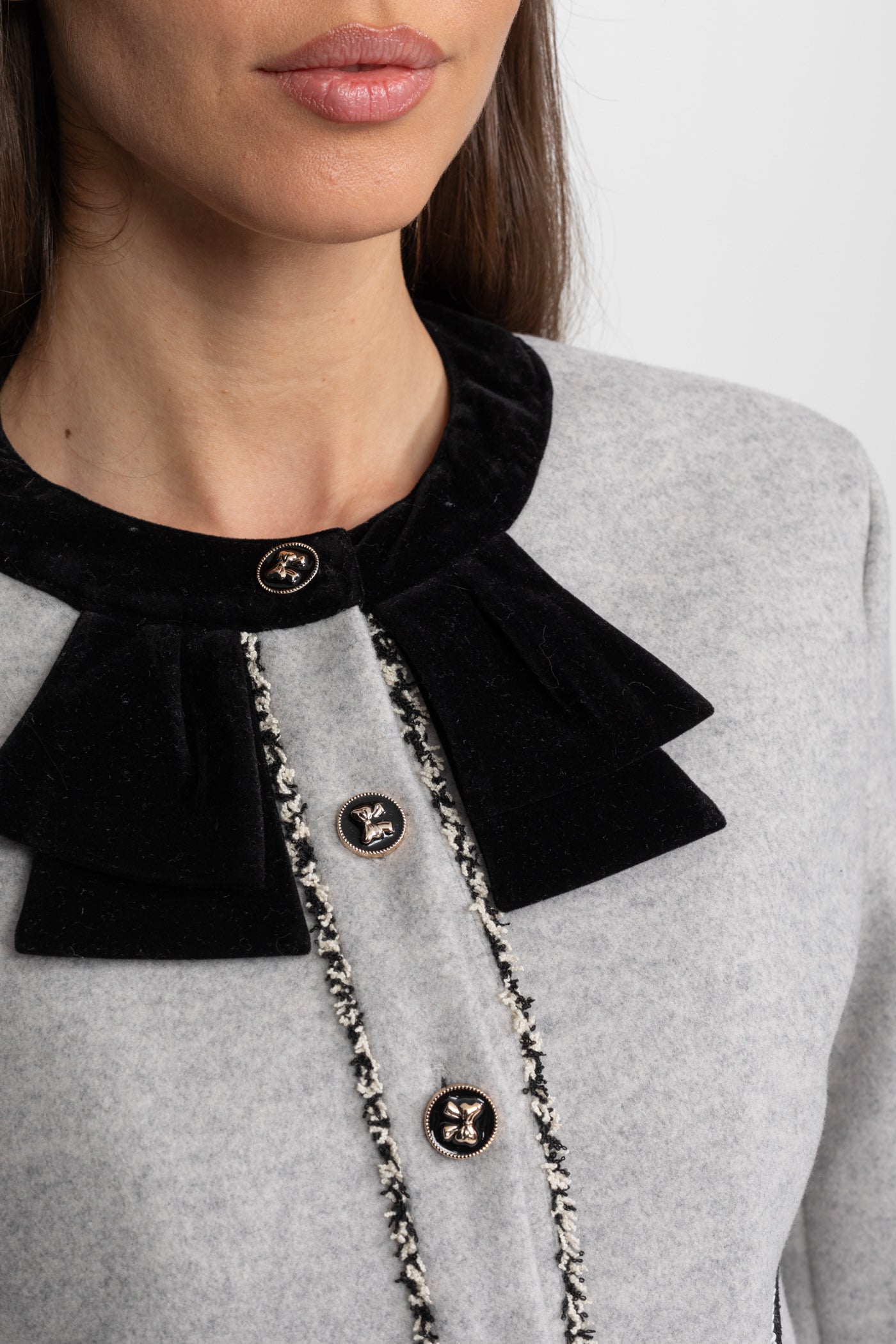 Ensemble coordonné avec détail de col nœud en velours – Gris