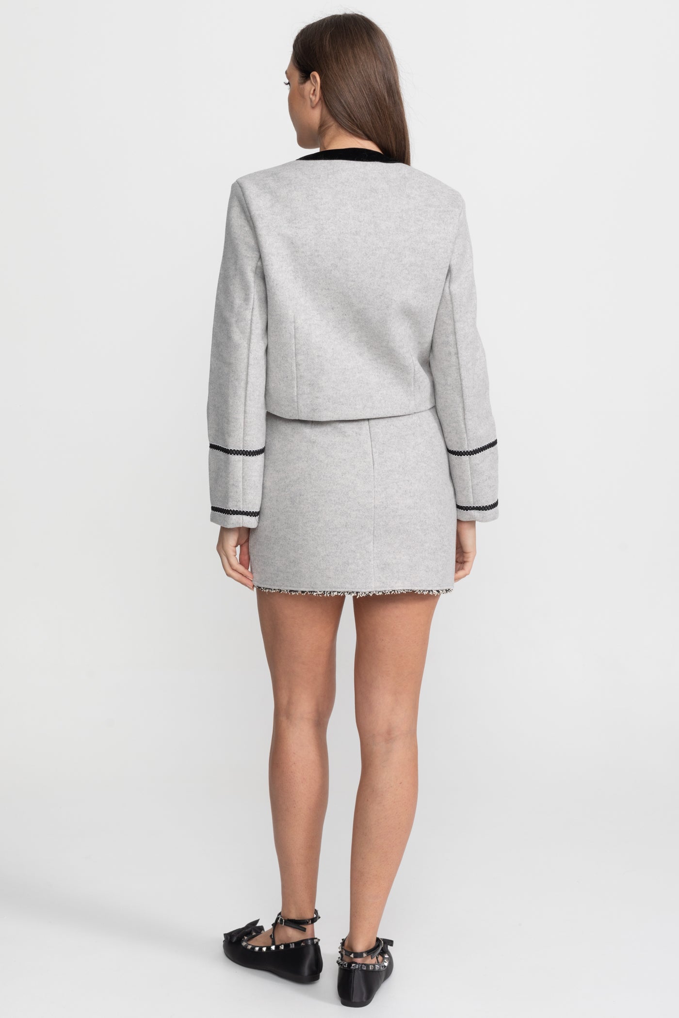 Ensemble coordonné avec détail de col nœud en velours – Gris