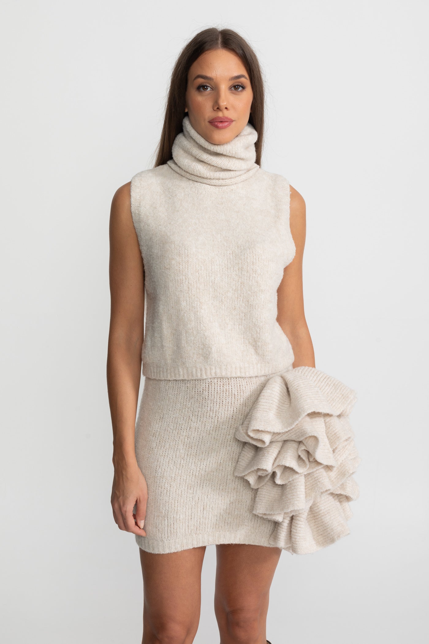 Ensemble tricoté trois pièces avec détails volumineux sculpturaux - Beige