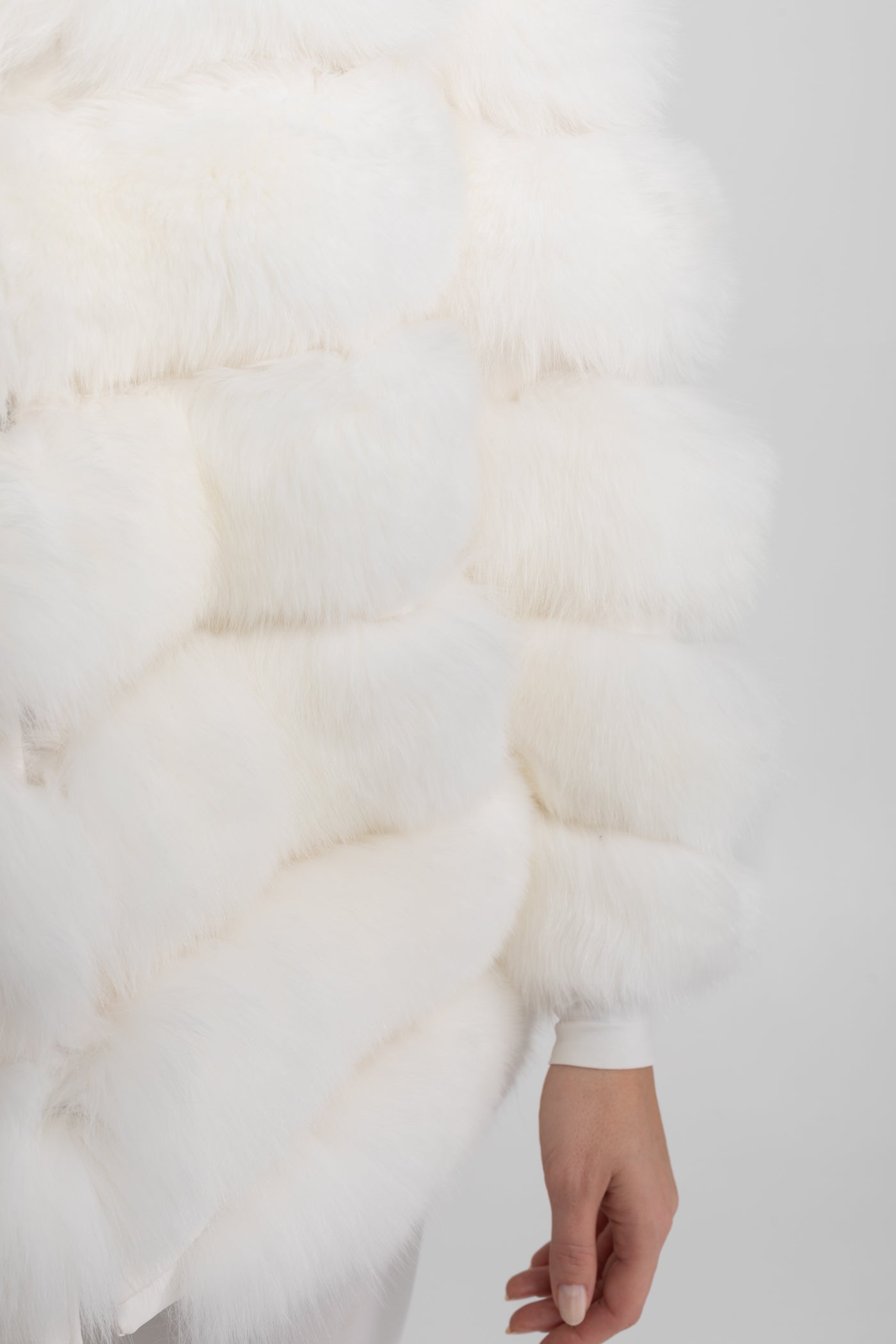 Veste en fourrure de renard à volants avec col châle oversize – Blanc