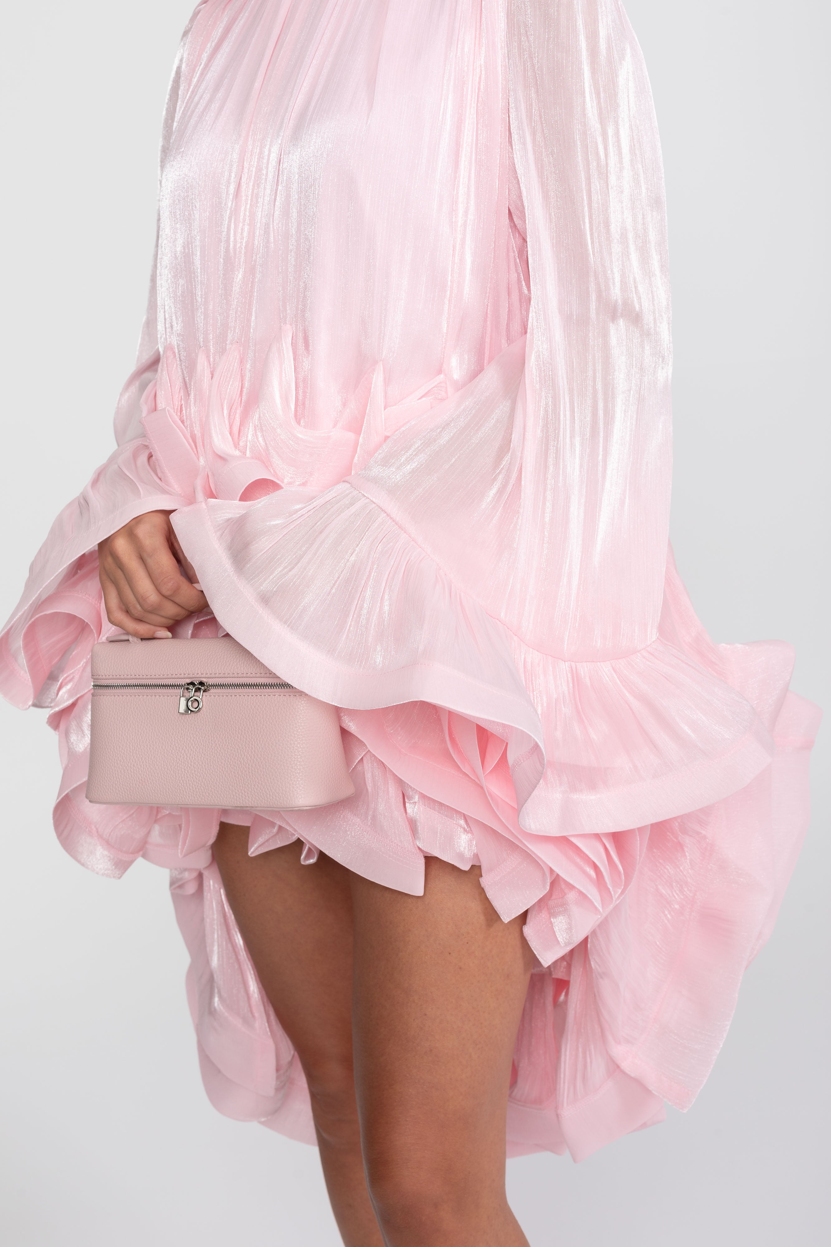 Mini-robe asymétrique à ourlet volanté avec finition satinée - Pink