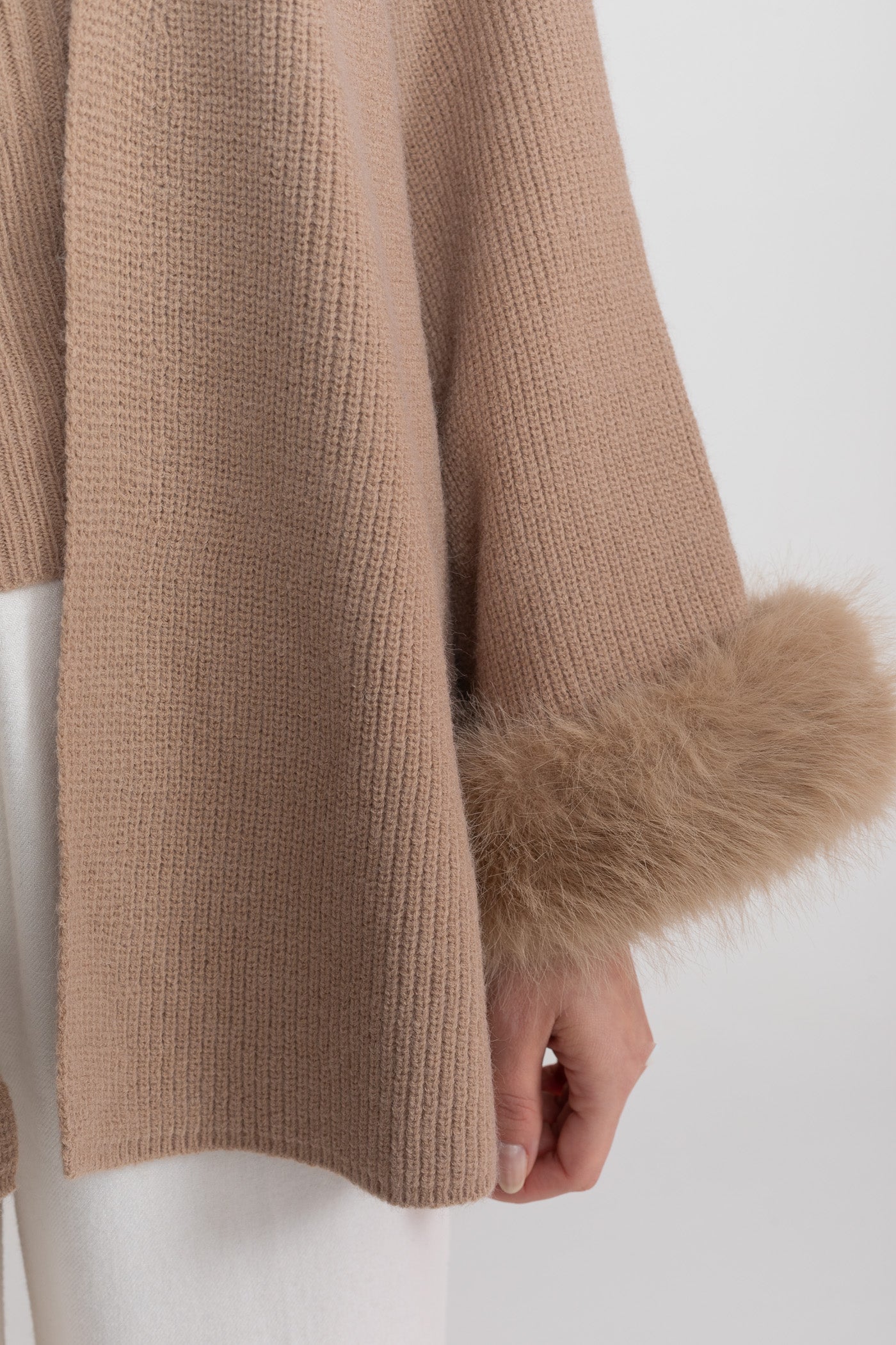 Ensemble Deux Pièces en Maille avec Ornements en Cristal et Poignets Bordés - Beige