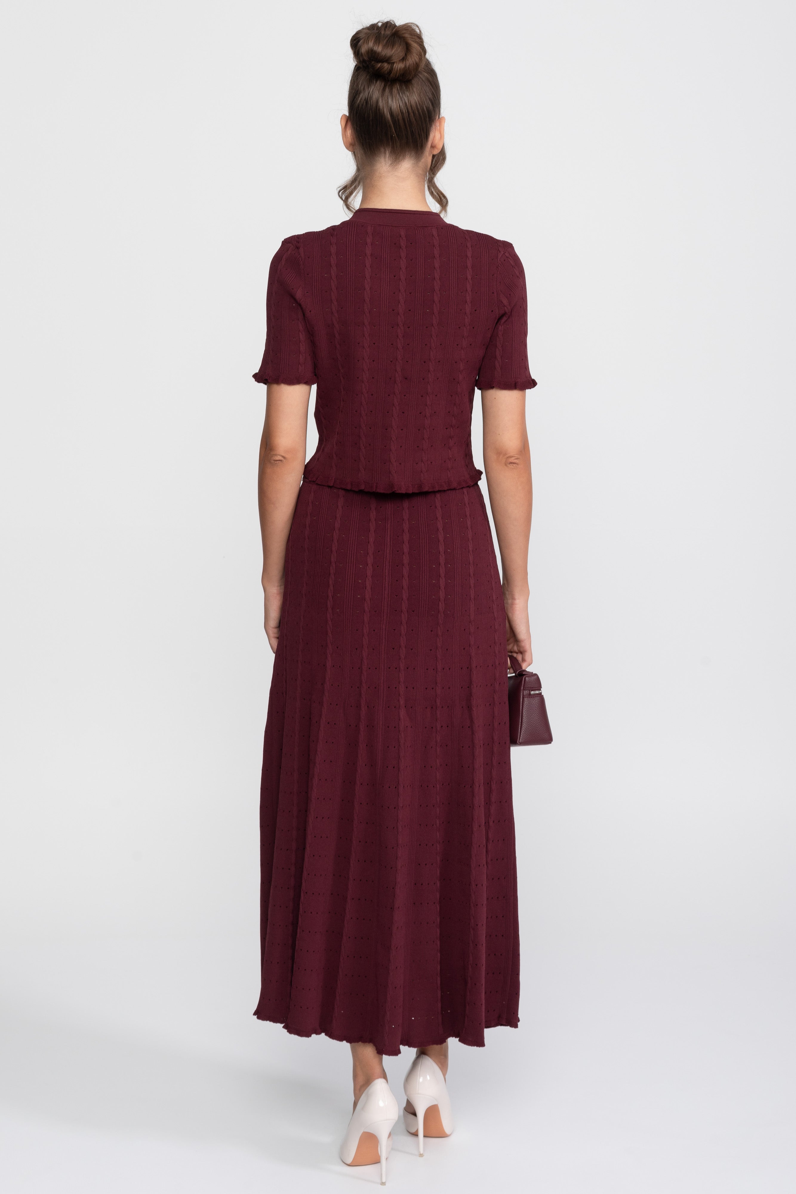 Ensemble coordonné en maille côtelée avec cardigan boutonné sur le devant et jupe maxi assortie - Burgundy