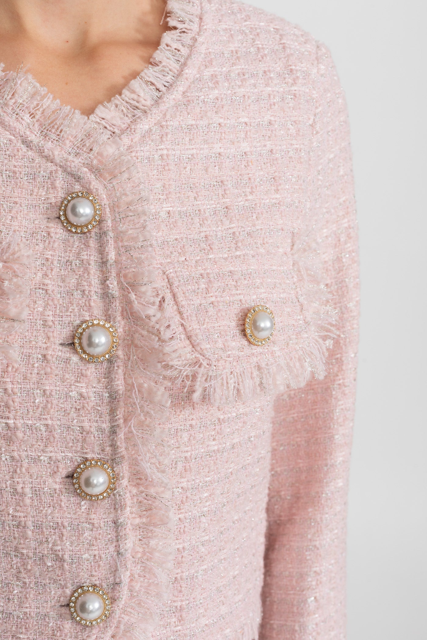 Ensemble coordonné en tweed avec détails de boutons en perle – Blush Pink