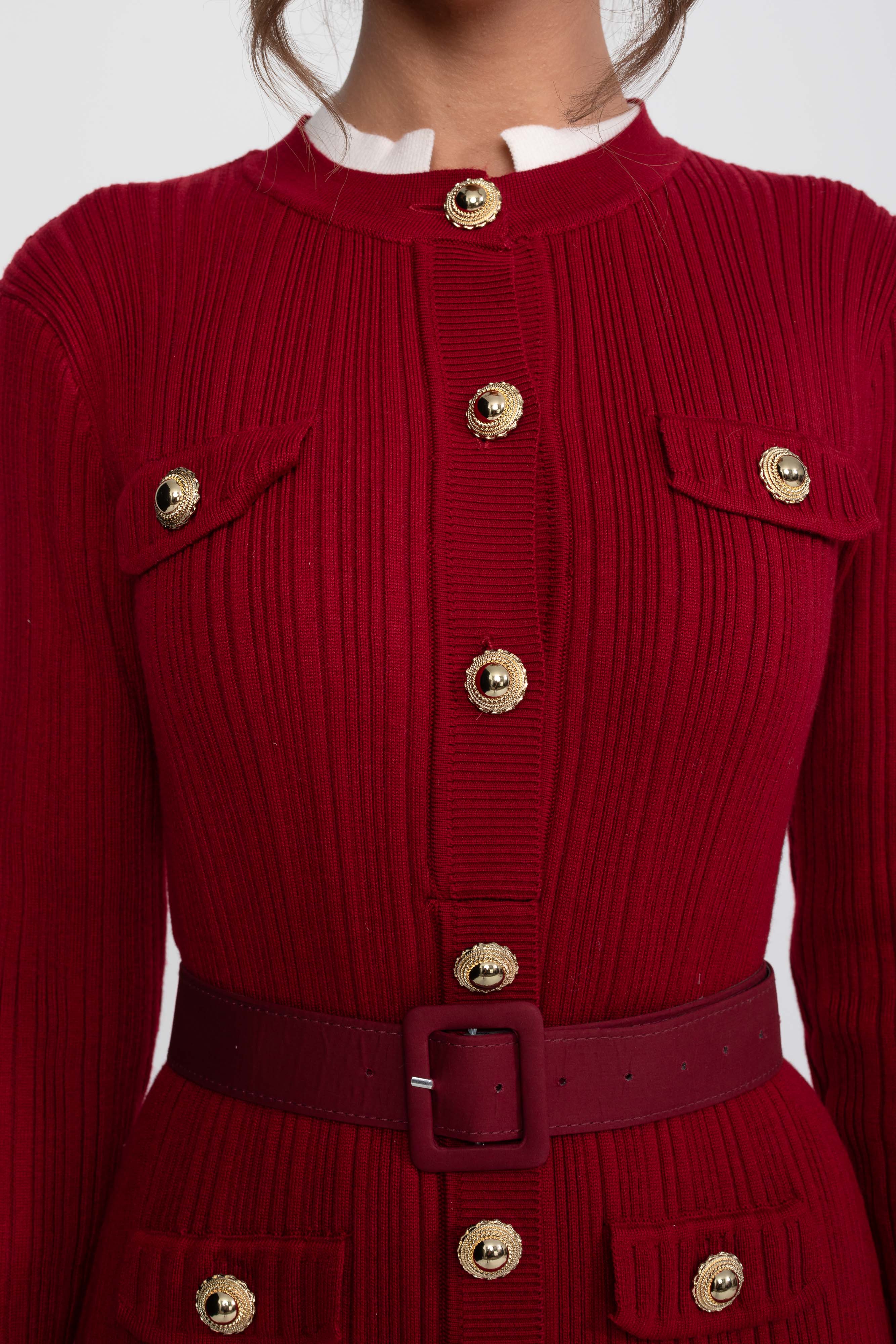 Robe midi en maille côtelée ceinturée avec poignets et col blancs - Burgundy