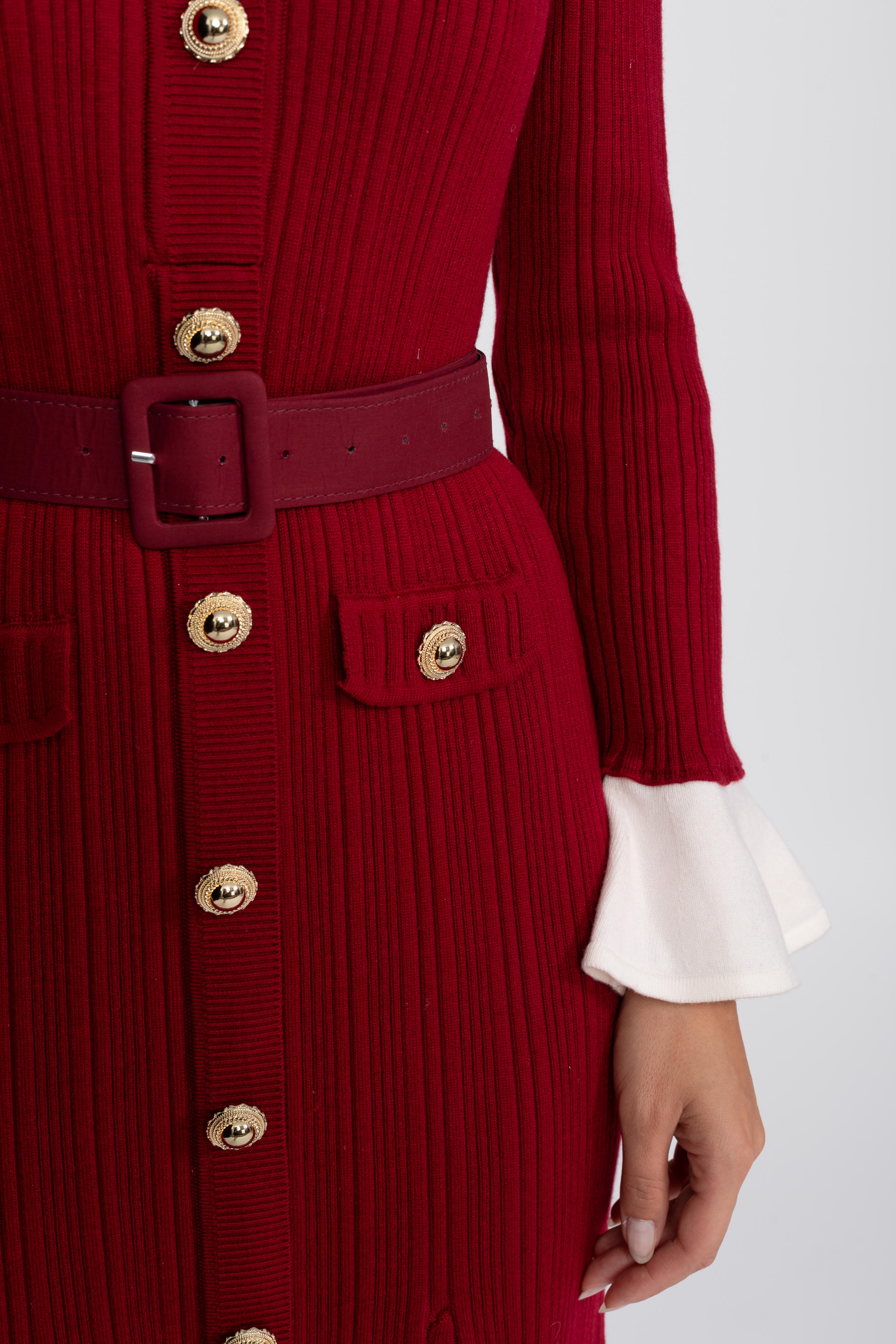 Robe midi en maille côtelée ceinturée avec poignets et col blancs - Burgundy