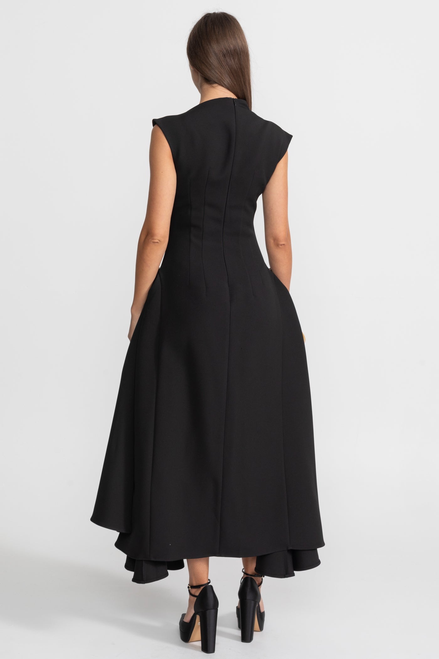 Robe Midi Structurée avec Ourlet Haut-Bas et Détails en Anneau Métallique - Noir