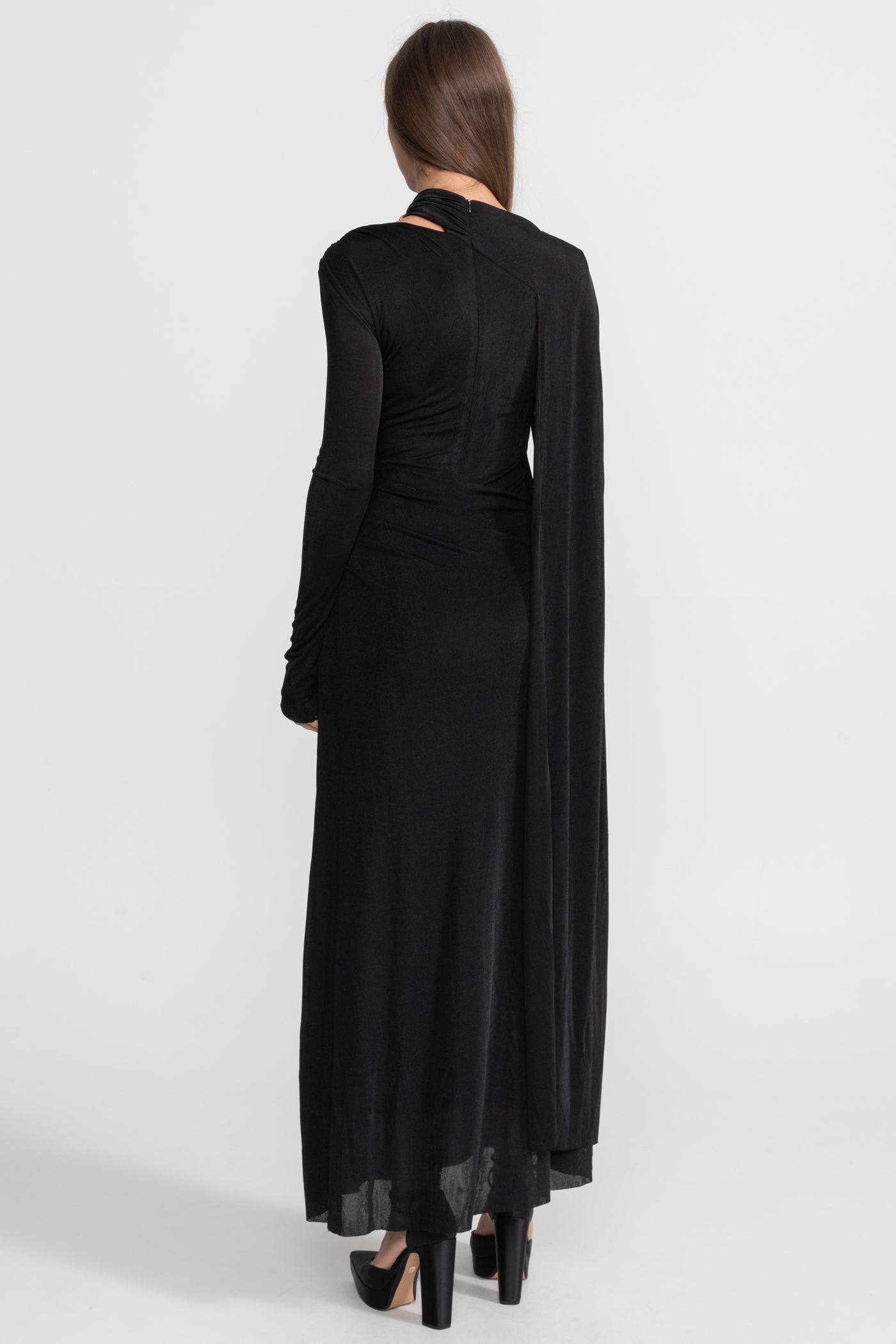 Robe Drapée Élégante Avec Découpe Asymétrique – Noir