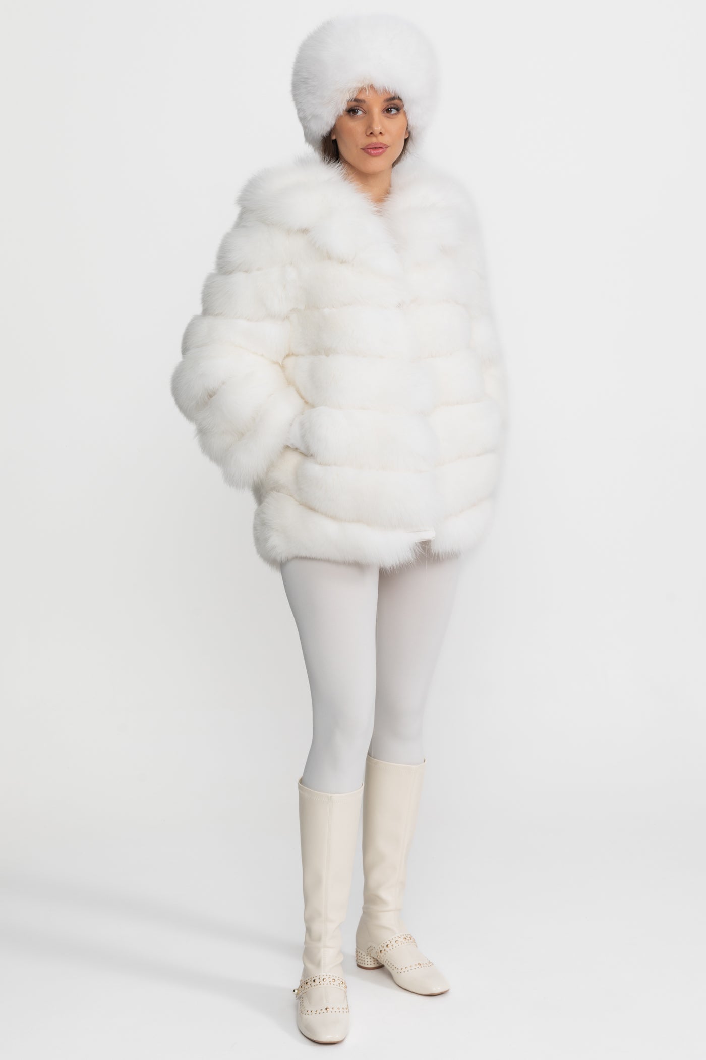 Veste en fourrure de renard à volants avec col châle oversize – Blanc