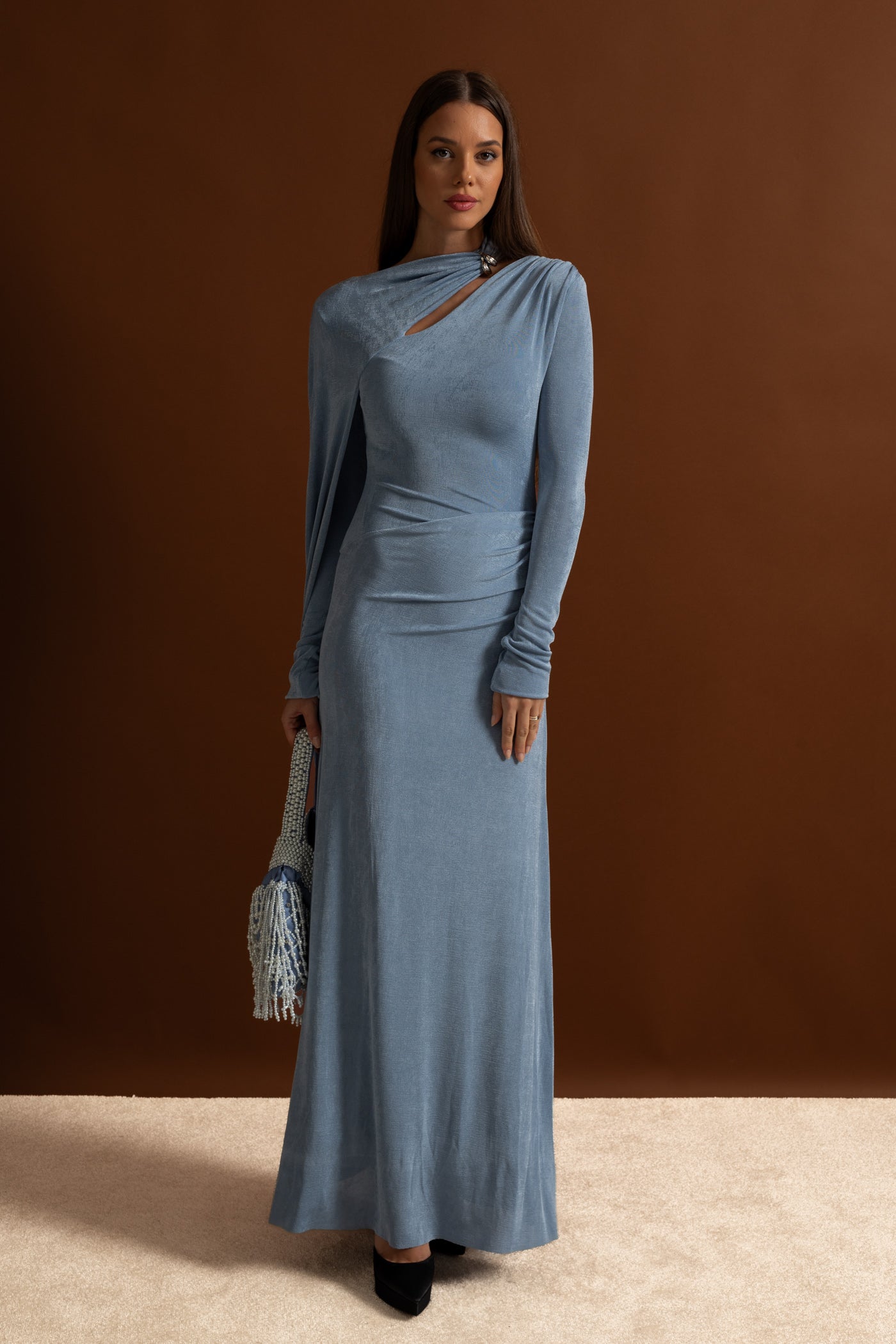 Robe Drapée Élégante Avec Découpe Asymétrique – Bleu