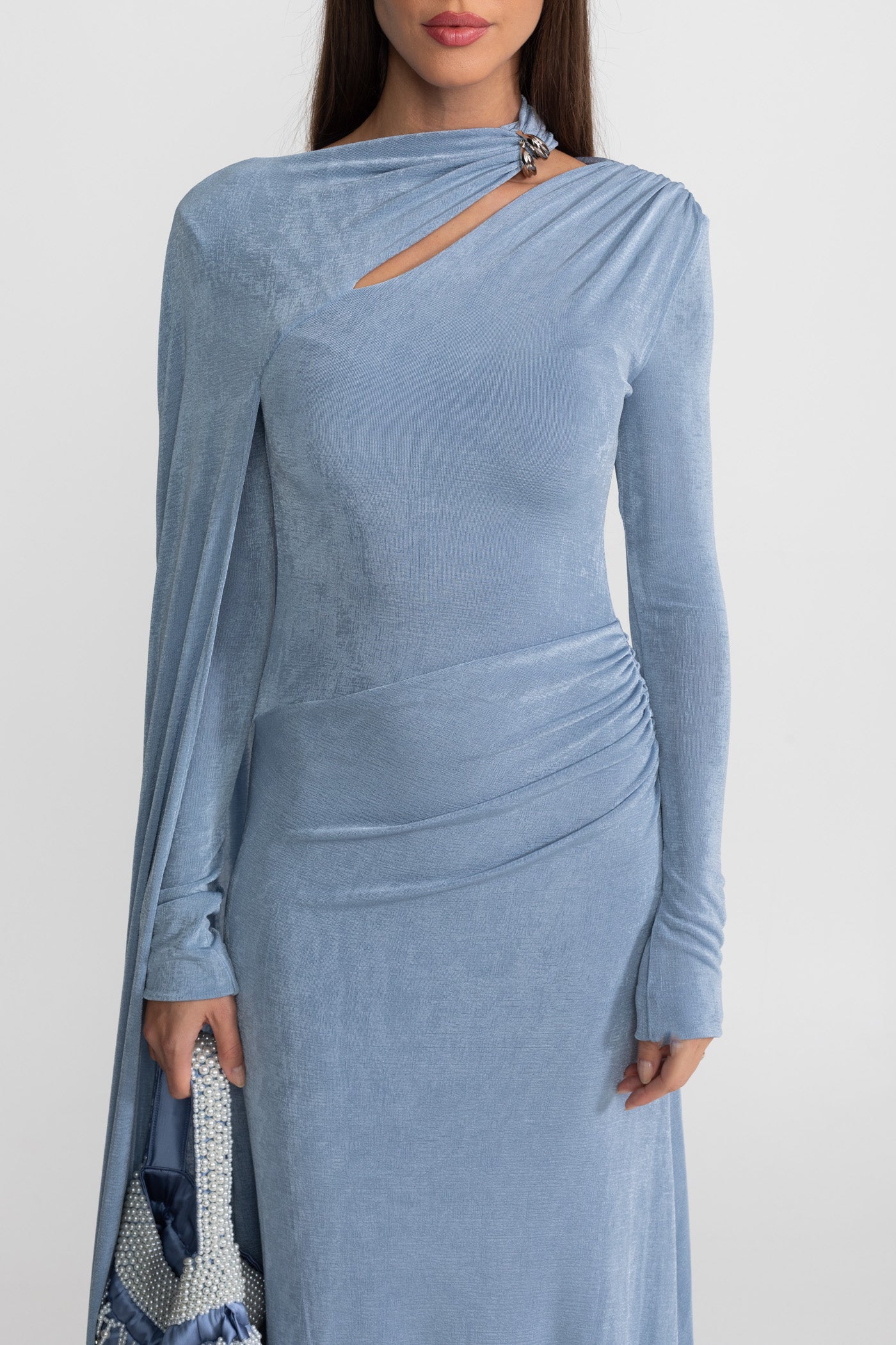 Robe Drapée Élégante Avec Découpe Asymétrique – Bleu