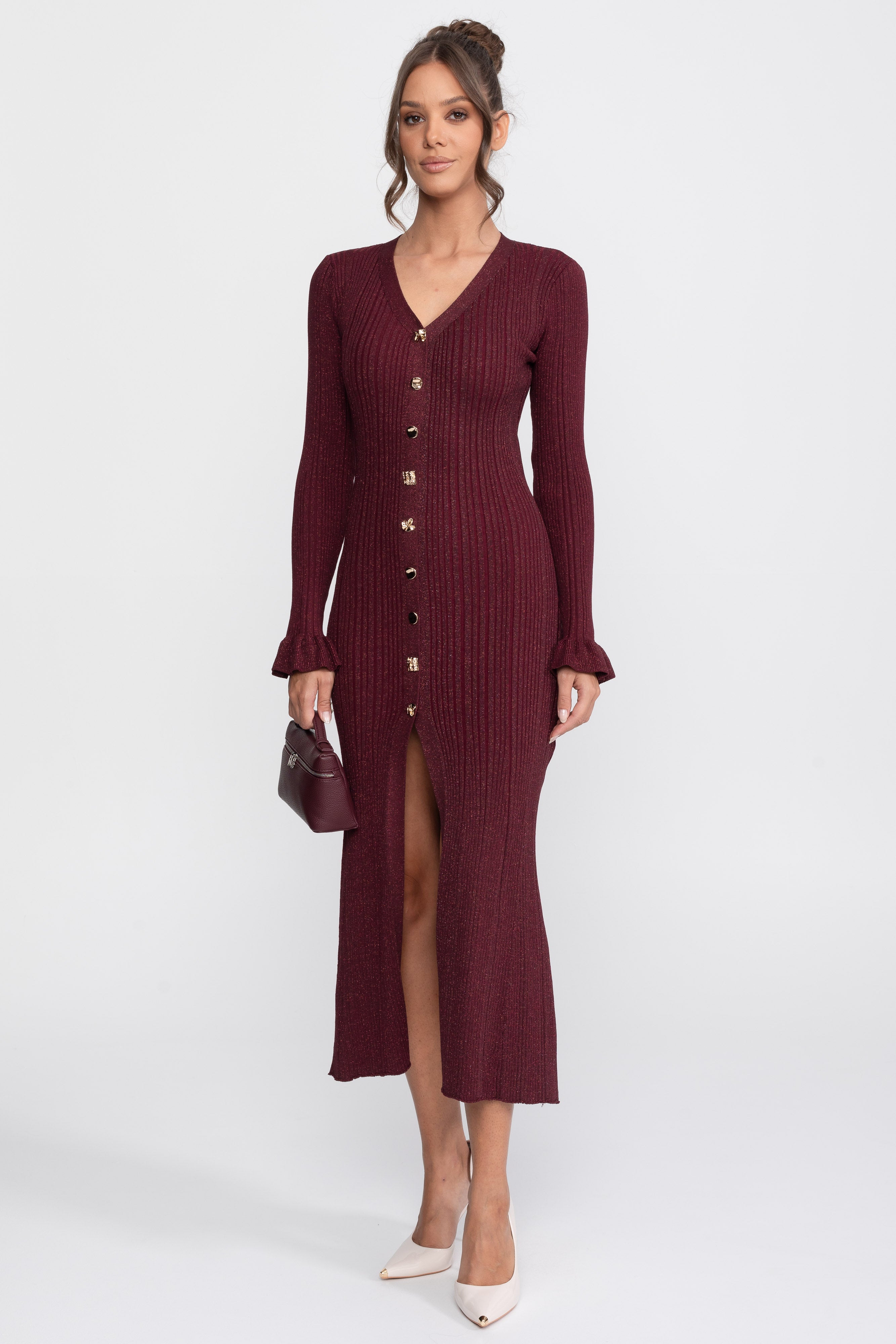 Robe maxi en maille côtelée à col en V et boutonnage sur le devant, avec poignets à volants - Burgundy