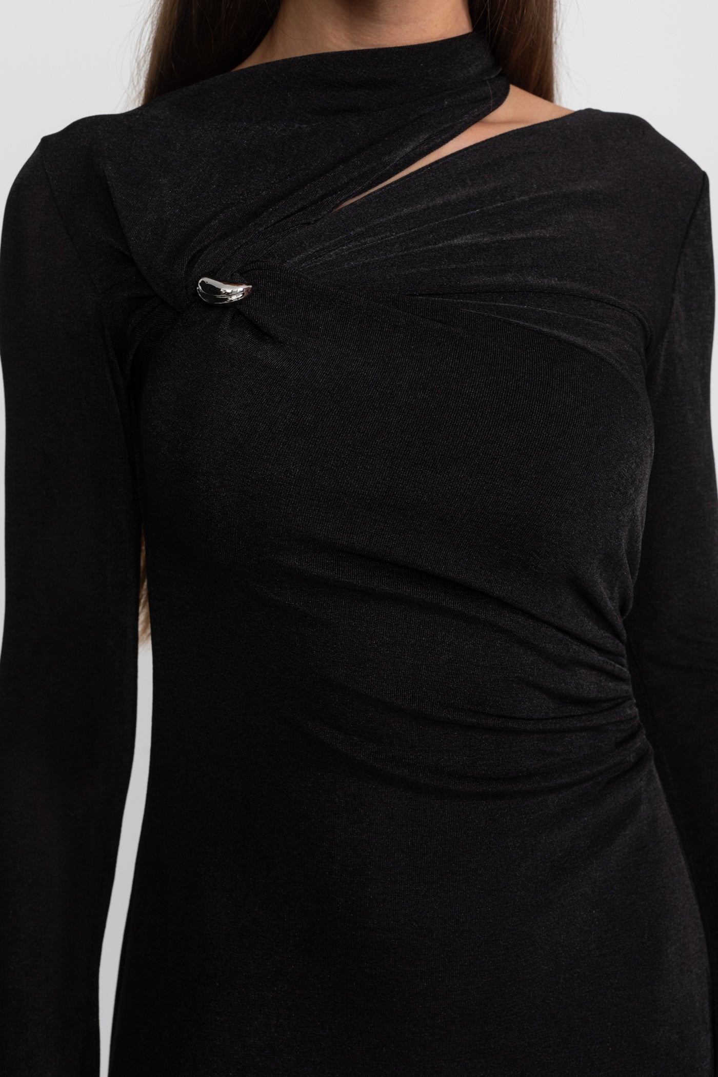 Robe Maxi Drapée avec Découpe et Détail Élégant - Noir