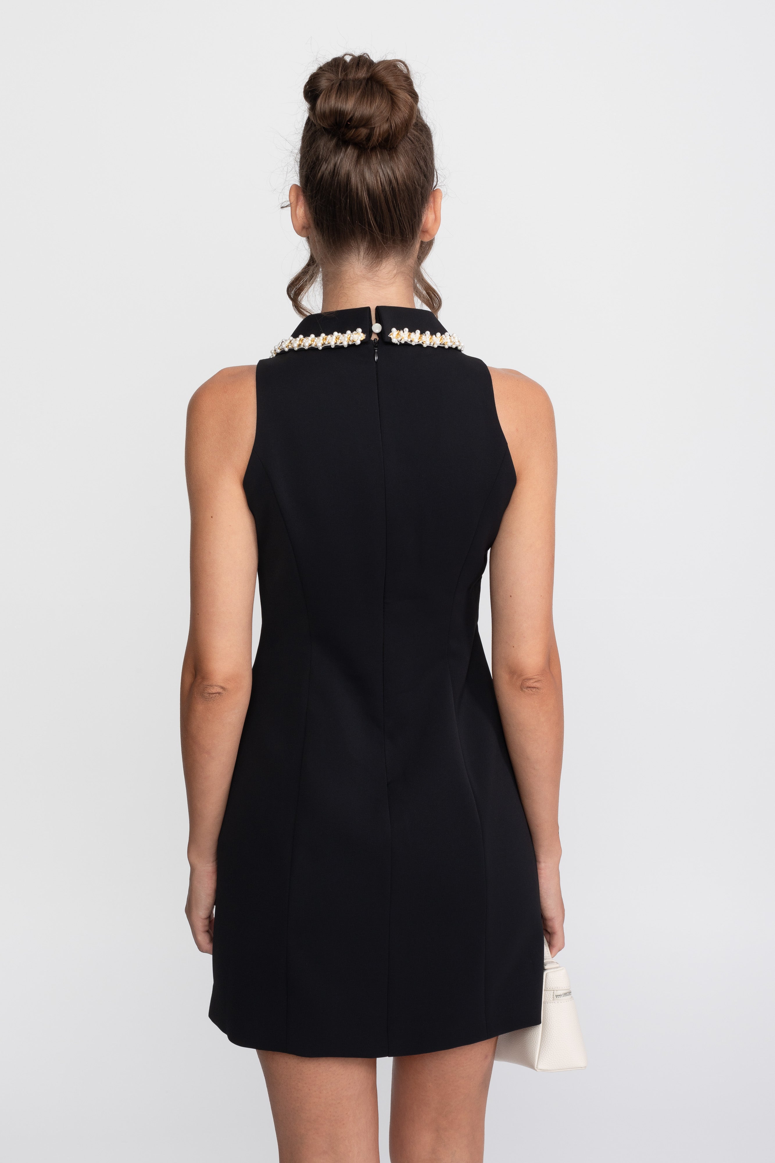 Robe mini sans manches à col bordé de perles - Noir