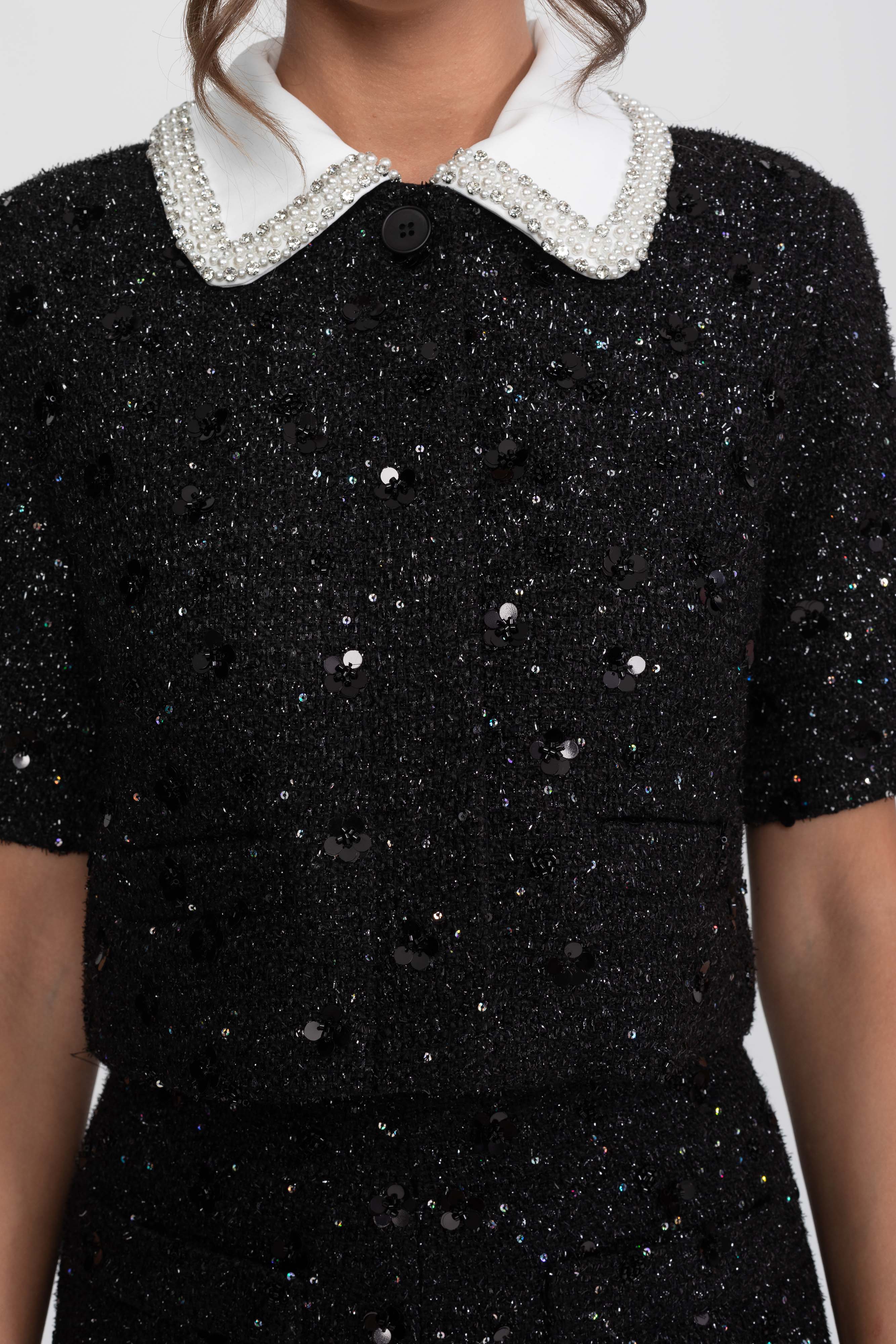 Veste courte en tweed à manches courtes avec col contrasté et détail de sequins - Noir