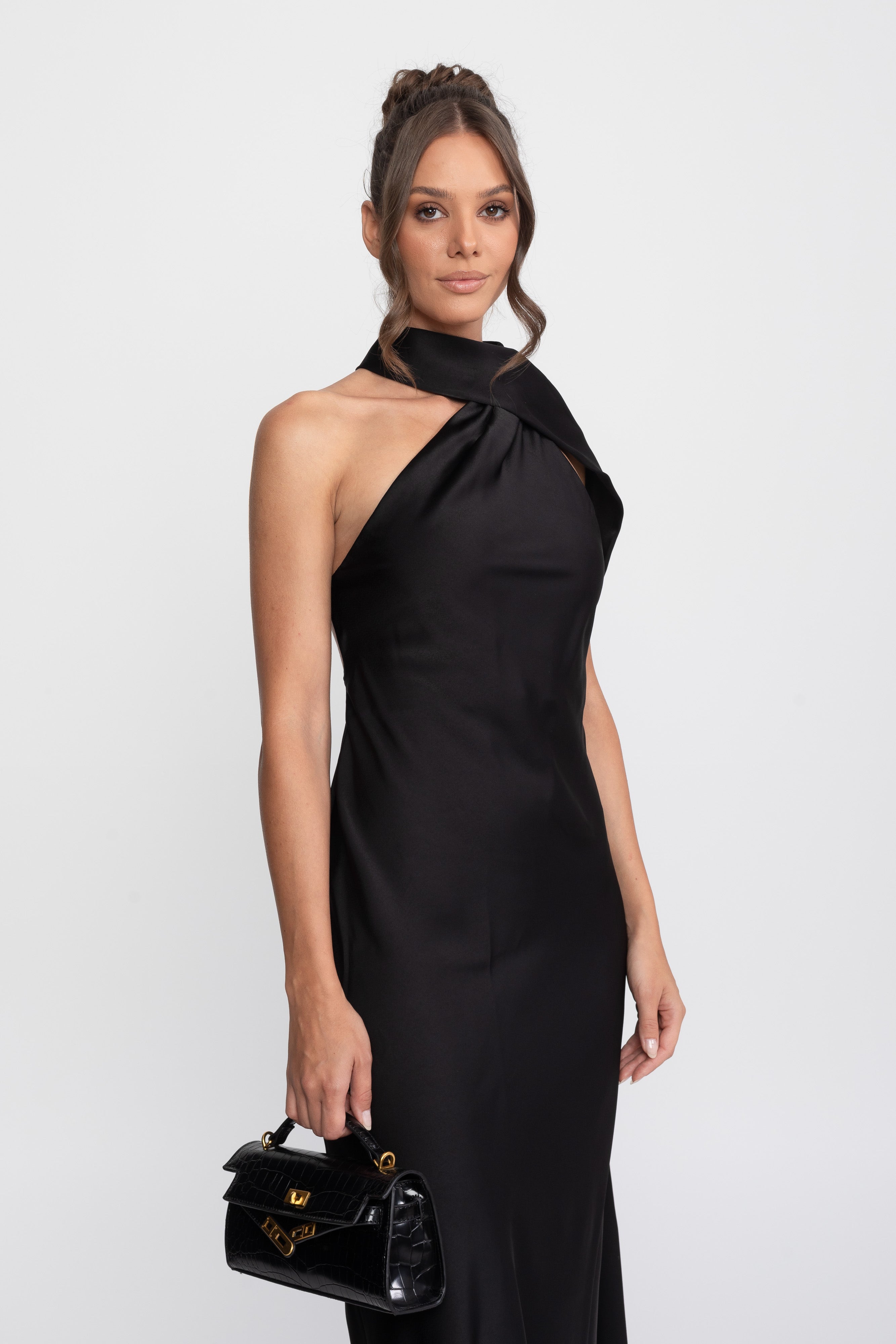 Robe nuisette en satin à col halter torsadé avec encolure asymétrique - Noir