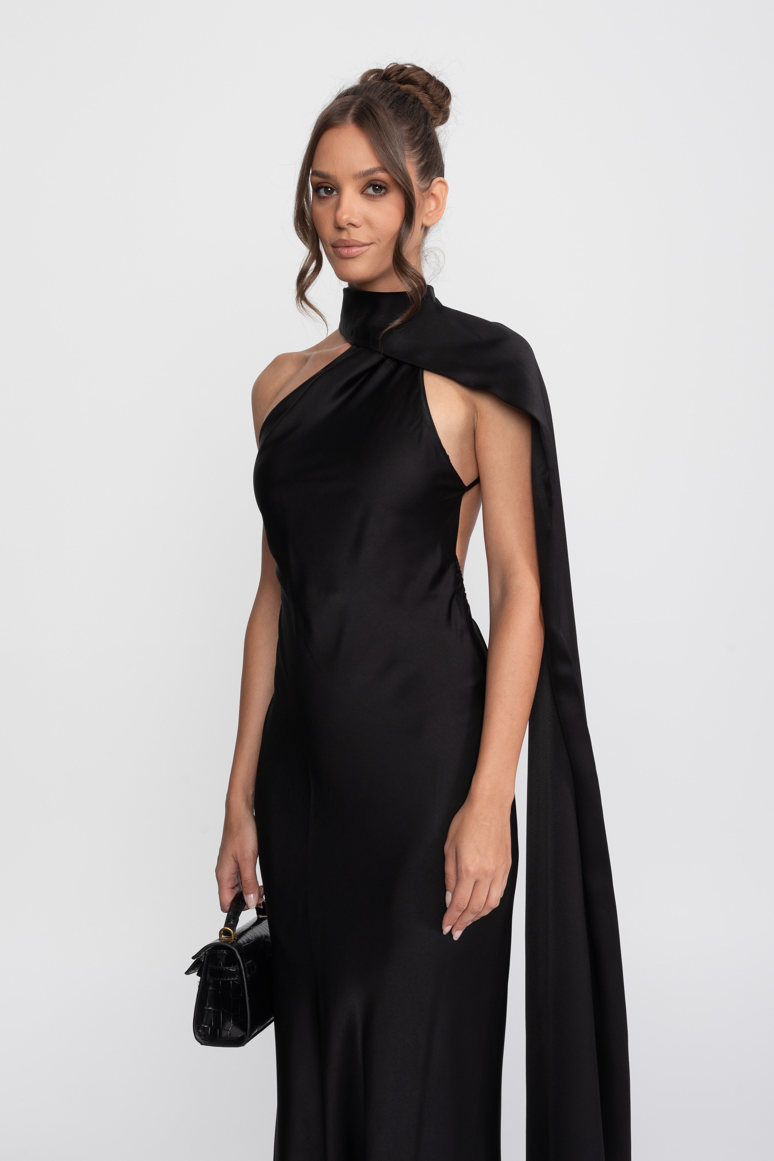 Robe nuisette en satin à col halter torsadé avec encolure asymétrique - Noir